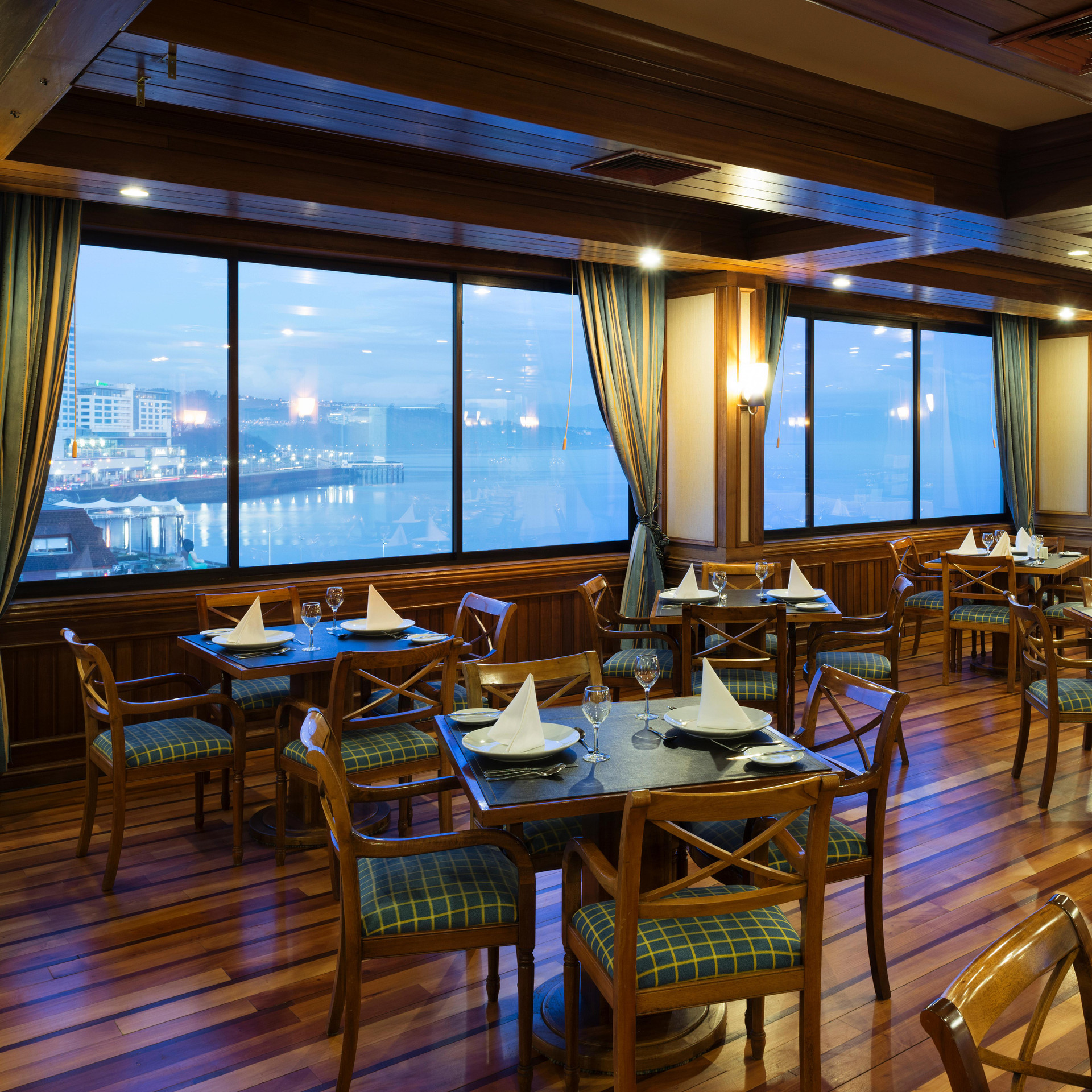 Restaurant Abba Presidente Suites Puerto Montt