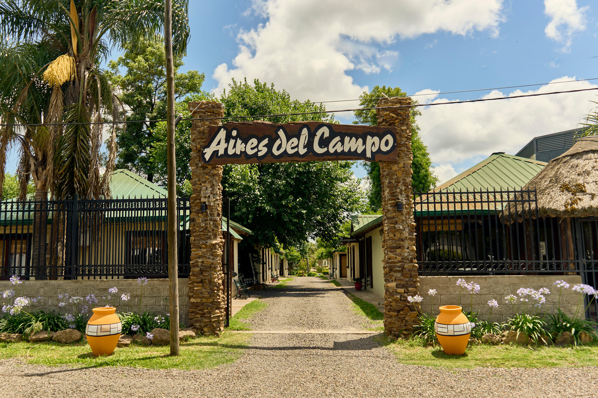 Estacionamiento Aires del campo cabañas y hotel