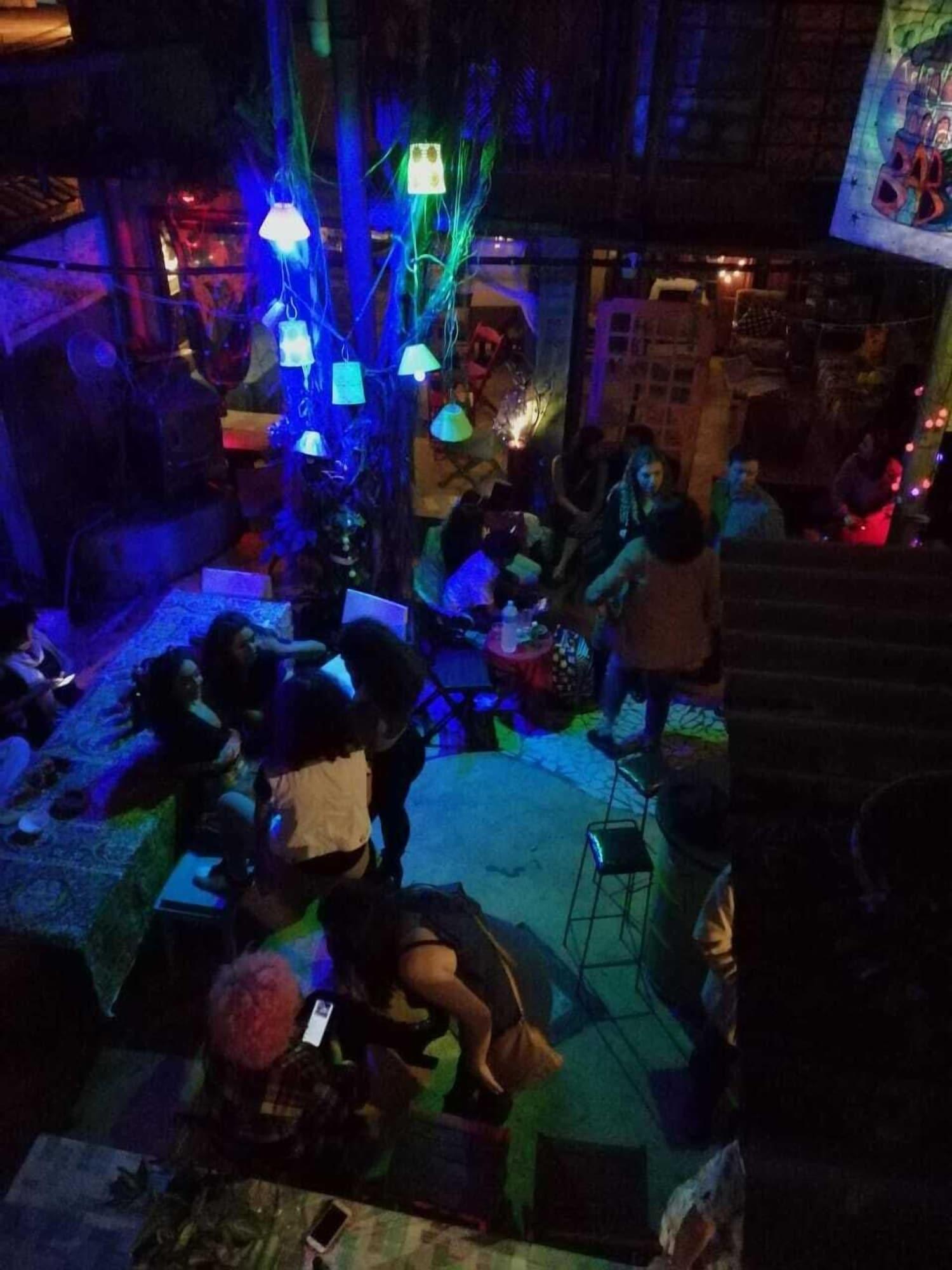 Bar/Salón Babel Coliving Hospedagem