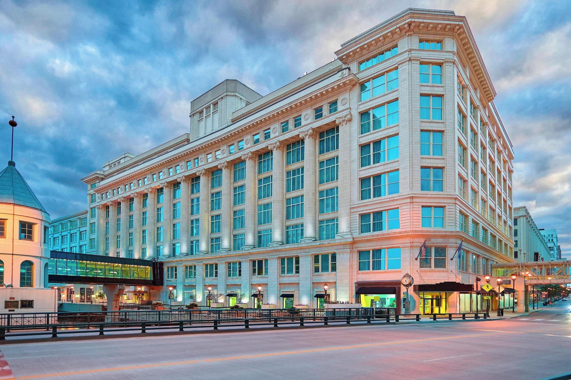 Varios Residence Inn Milwaukee Downtown by Marriott