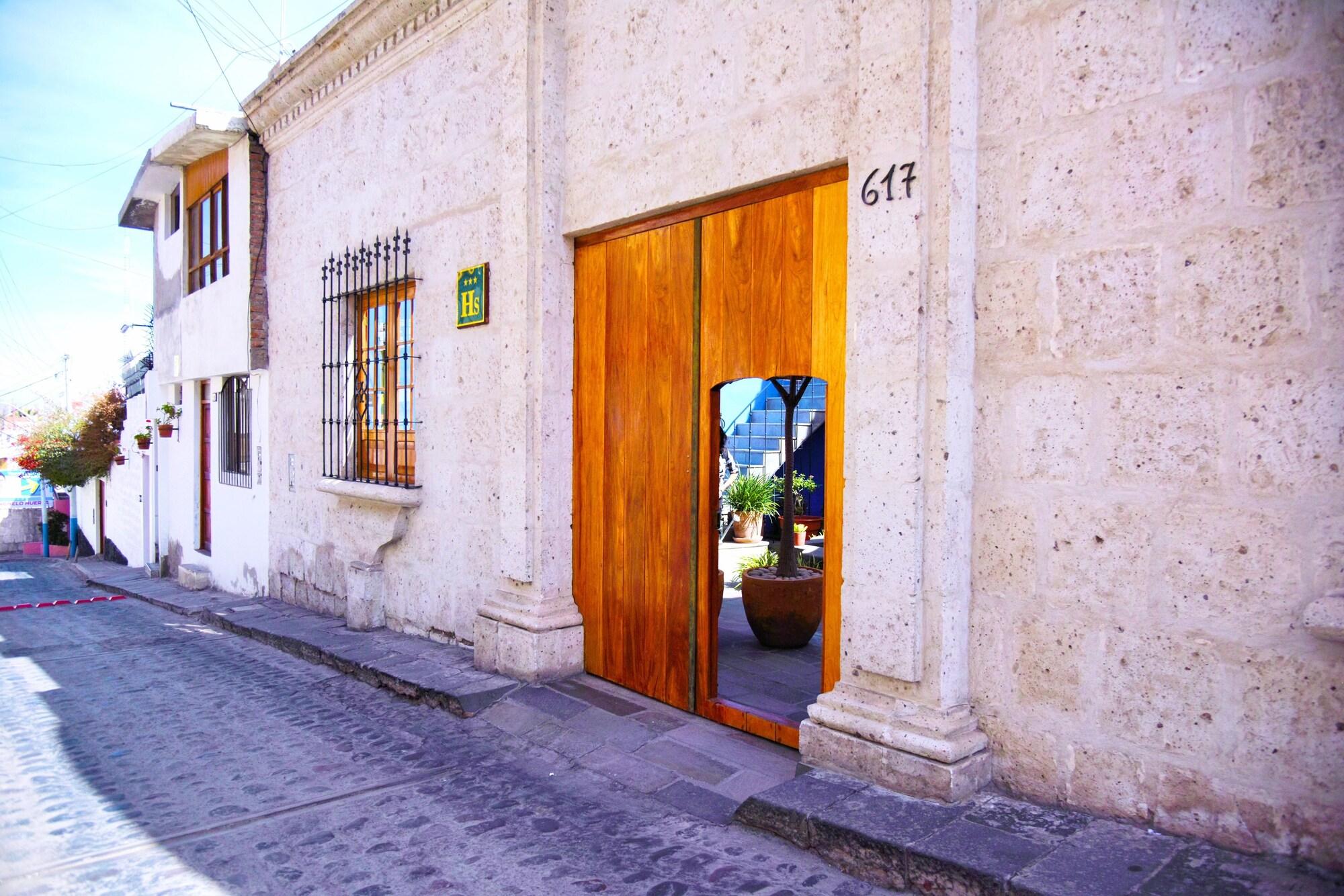 Vista Exterior Azul Colonial