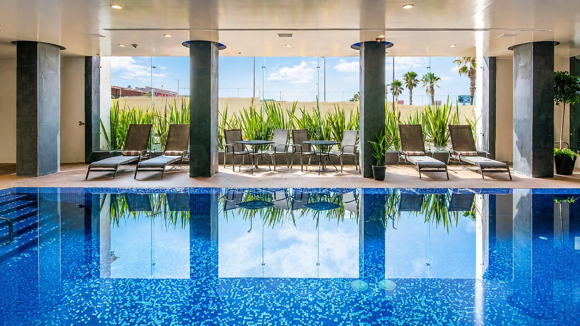 Vista Piscina Holiday Inn Express & Suites Chihuahua Juventud by IHG