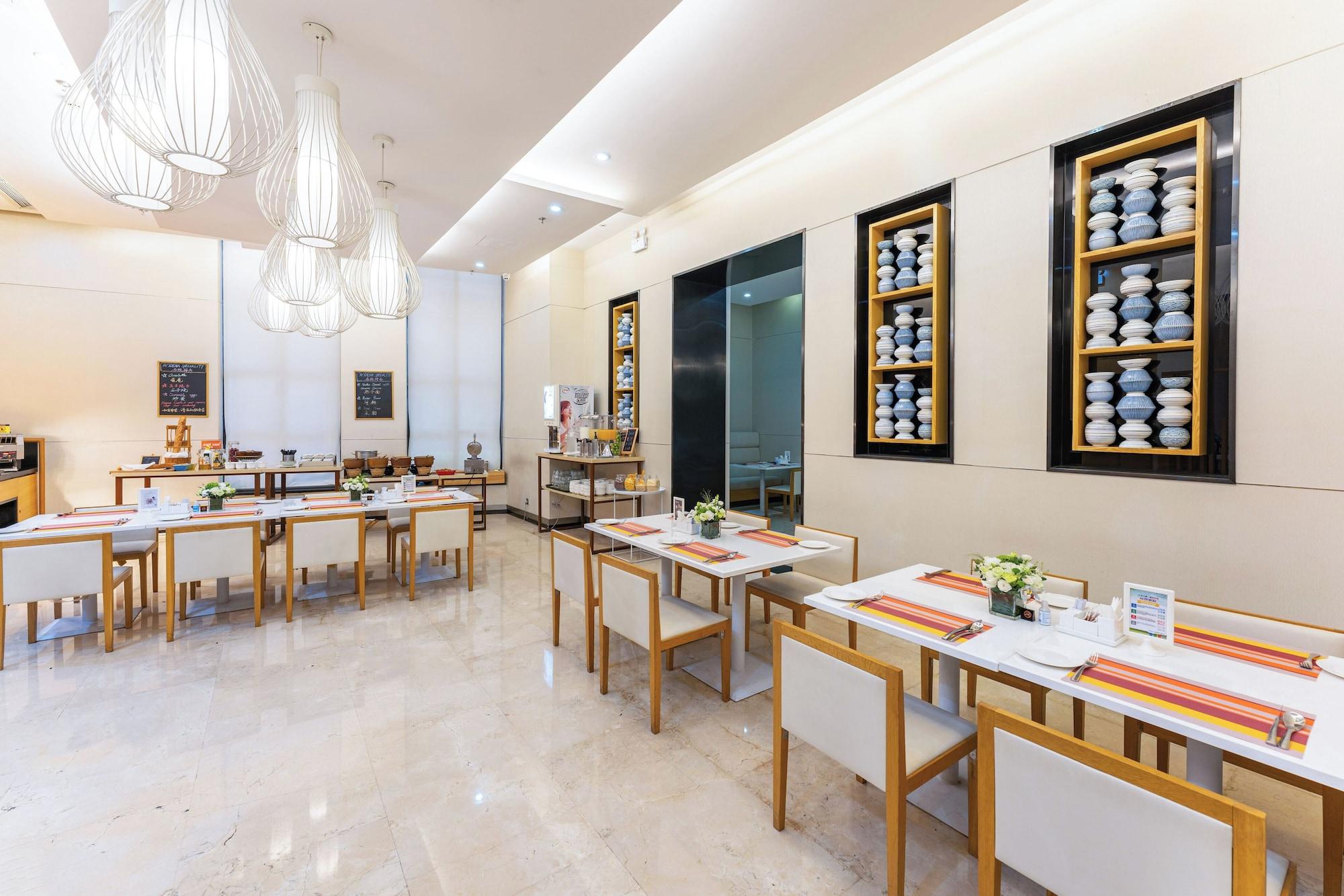 Restaurant Modena by Fraser Zhuankou Wuhan