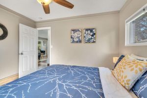 Alquiler Vacacional - ★Minimalistic and Stylish Ranch w/ Privacy Fence & No Stairs★ Metro Detroit