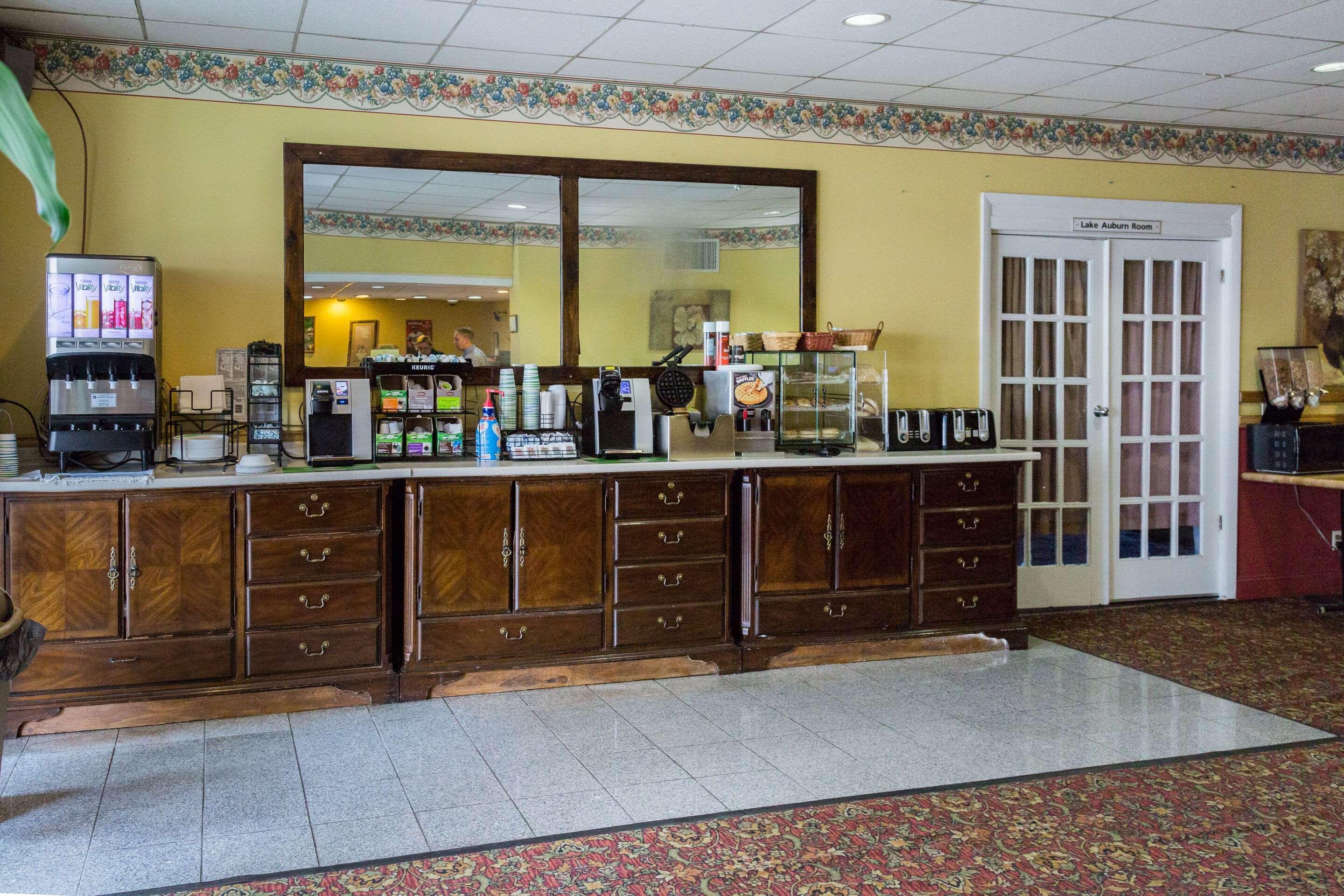 Restaurant Econo Lodge Auburn I-95