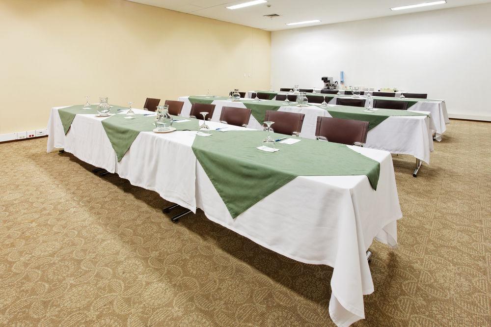 Sala de Reuniones Holiday Inn Express Medellin