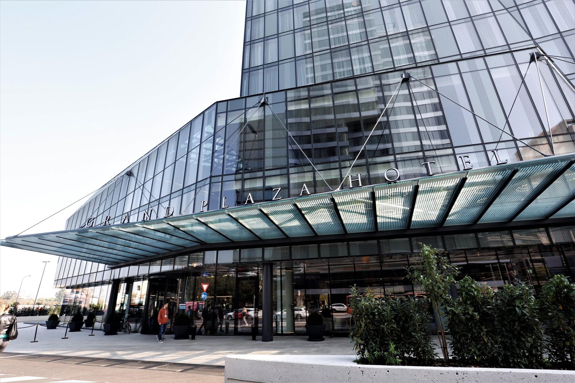 Vista Exterior Grand Plaza Hotel and Congress Centre