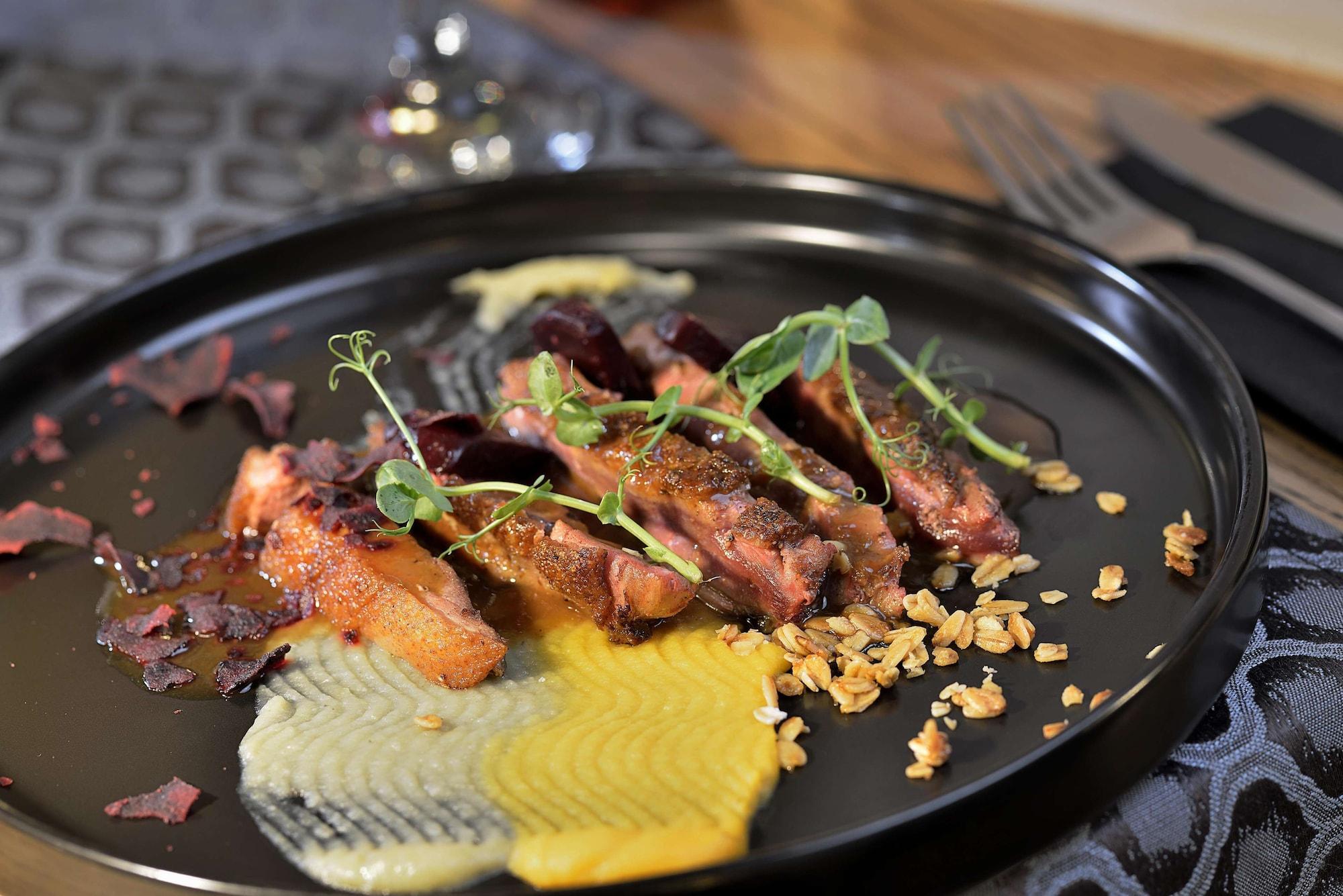 Restaurant Davinci Hotel And Suites On Nelson Mandela Square