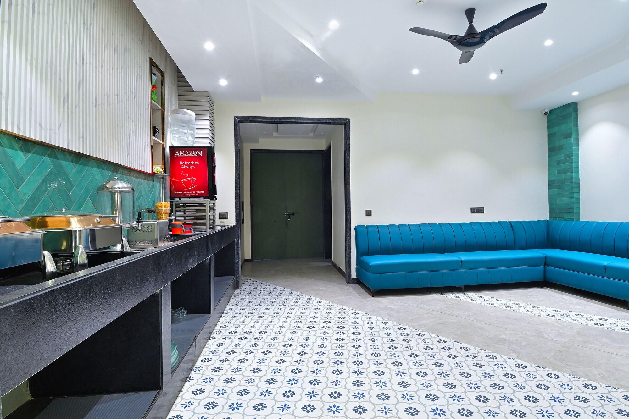 Restaurant HOTEL UPTOWN - Luxury Restaurant & Rooftop Near Connaught Place