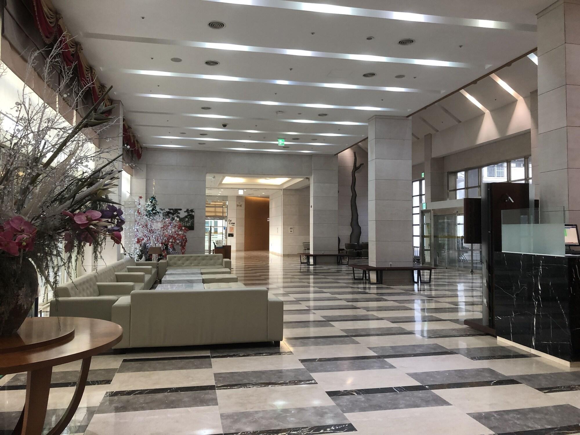 Vista Lobby STX Resort