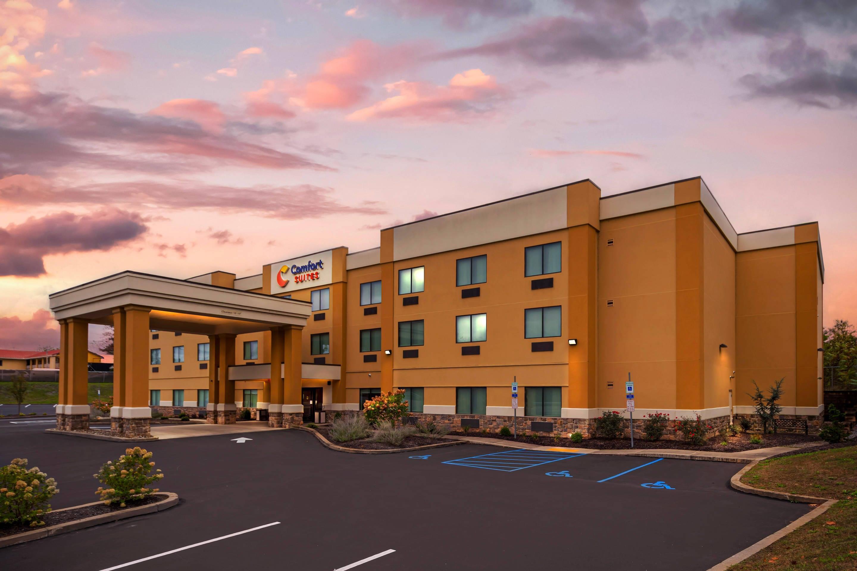 Vista Exterior Comfort Suites Lewisburg near University