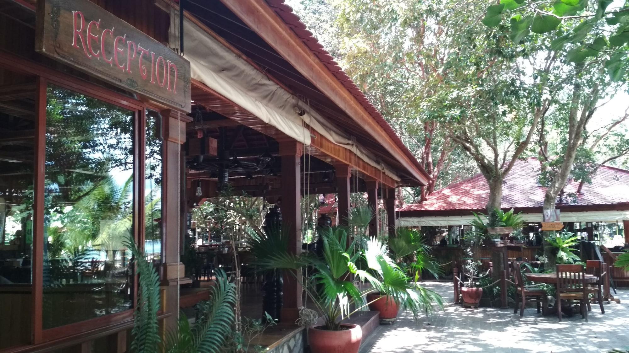 Vista Lobby Tree House Bungalows Resort