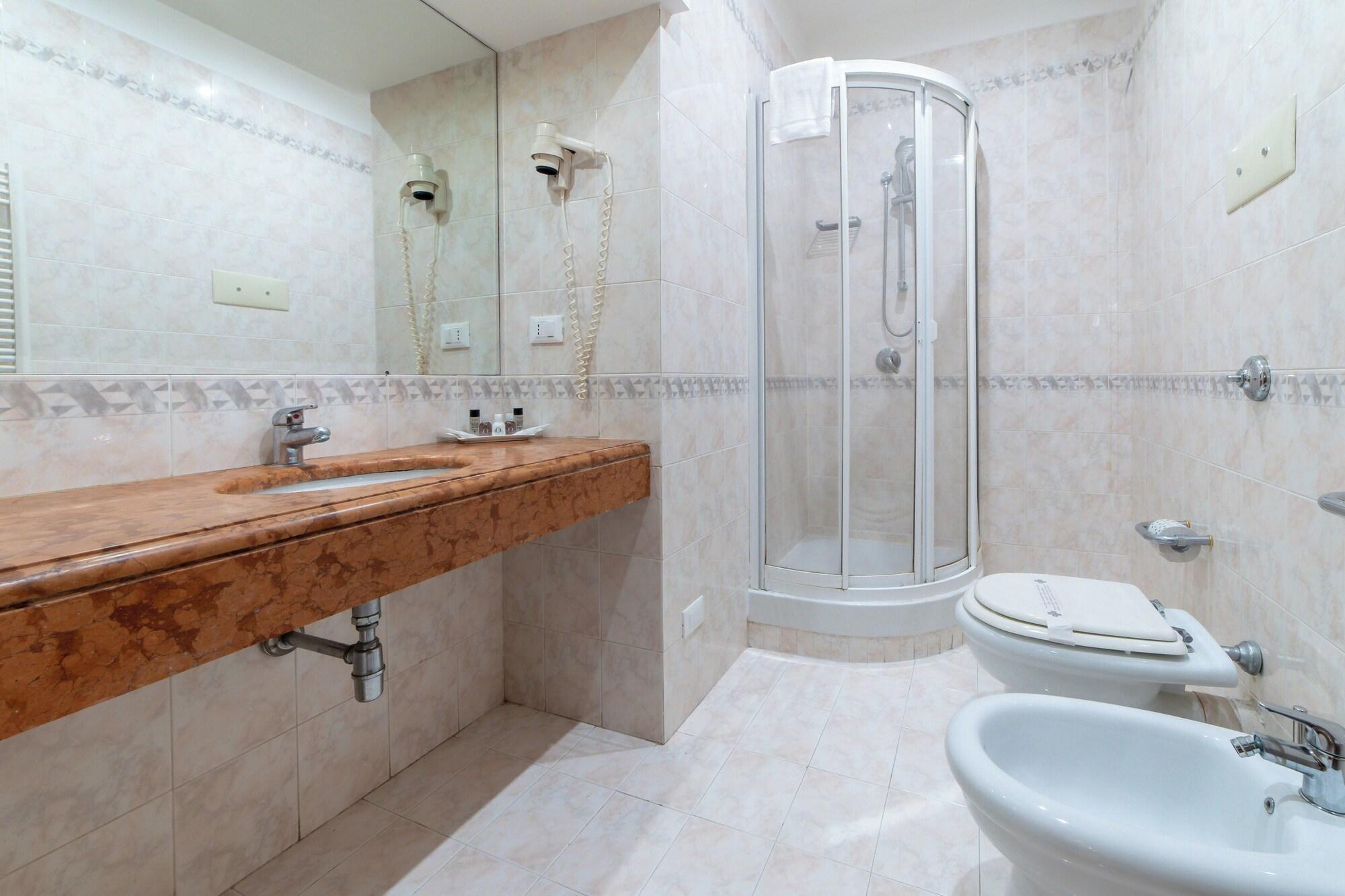 Equipamiento de Habitación Massimo Plaza Hotel
