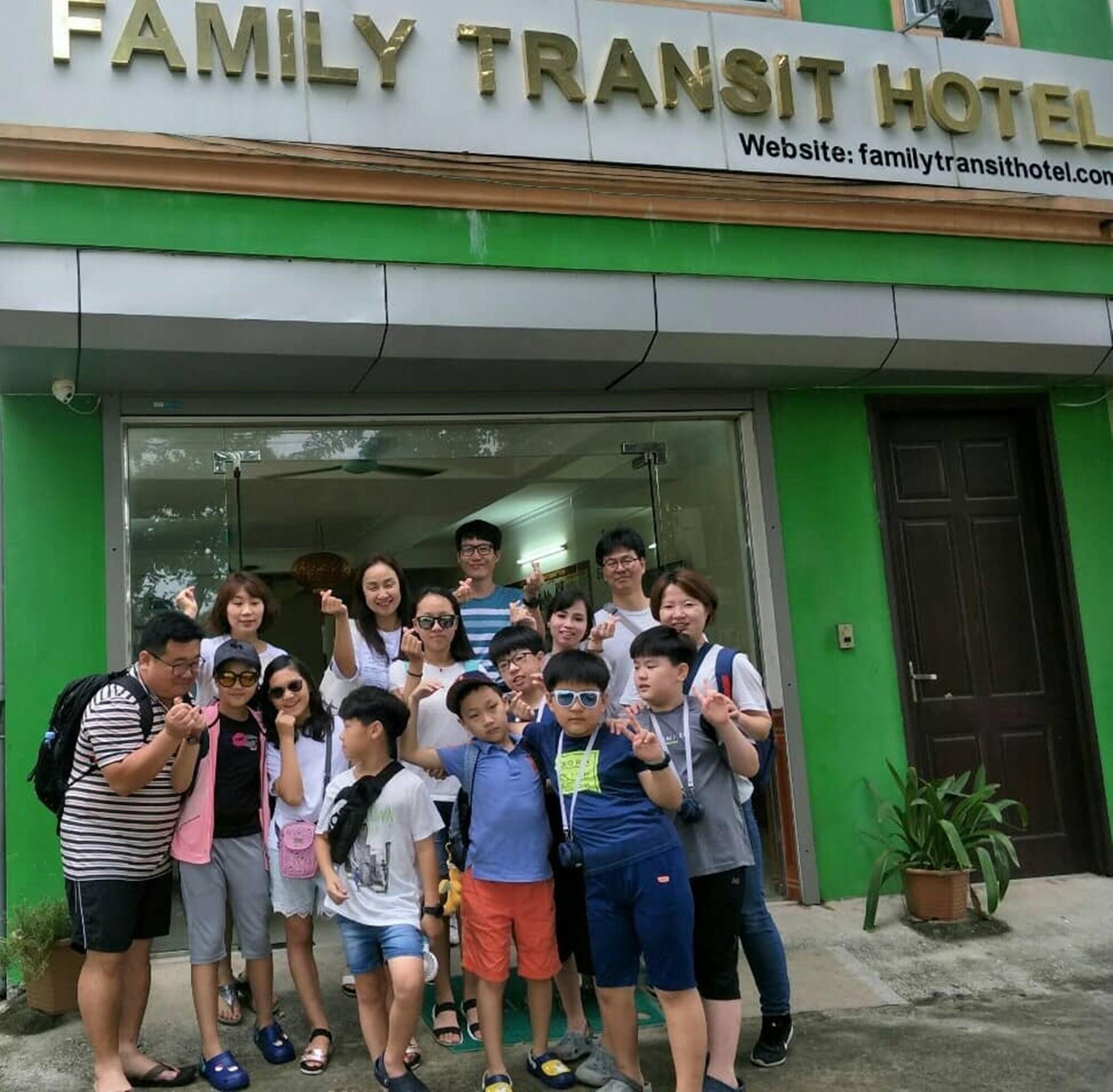 Vista Exterior Family Transit Hotel