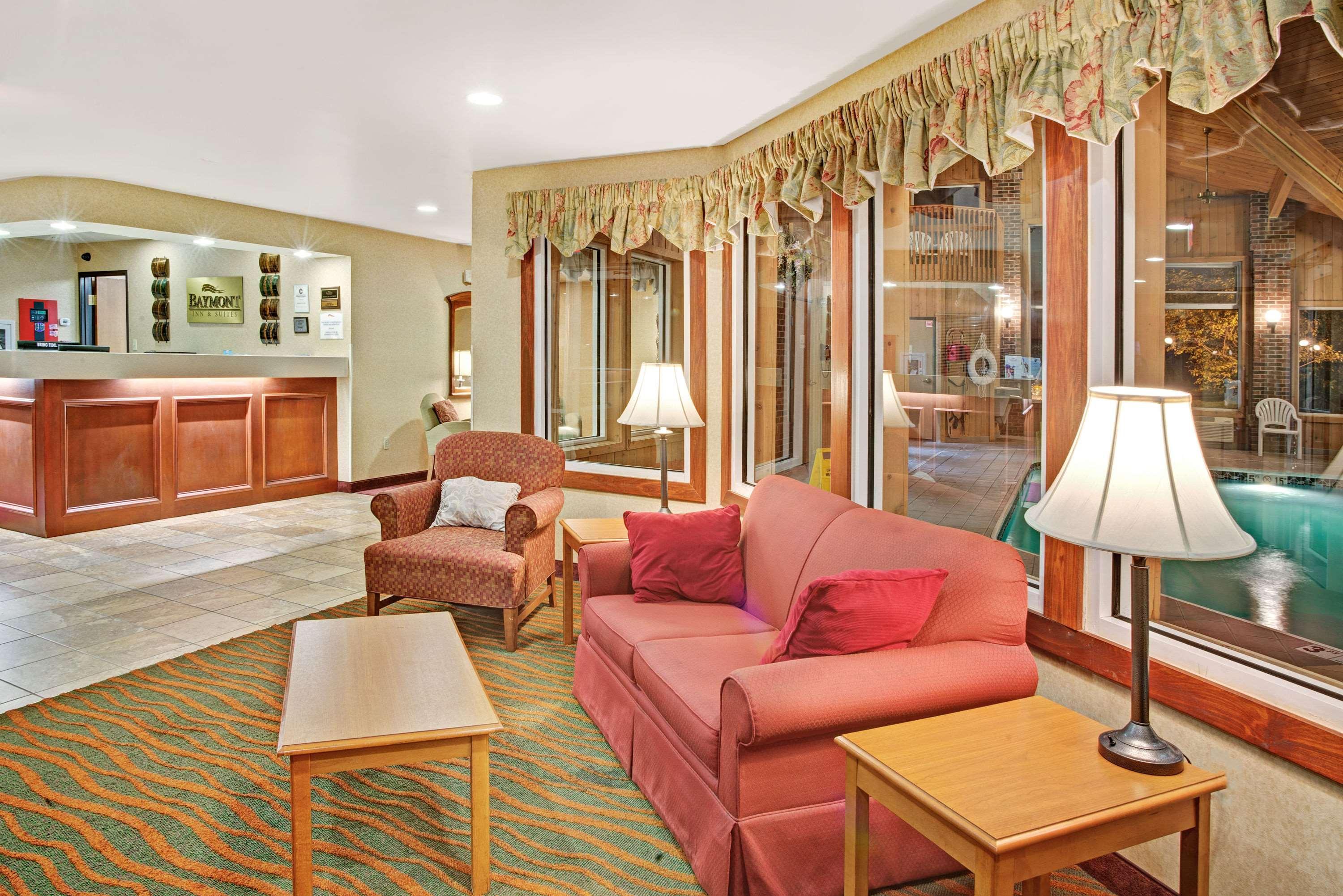 Vista Lobby Baymont by Wyndham Indianapolis