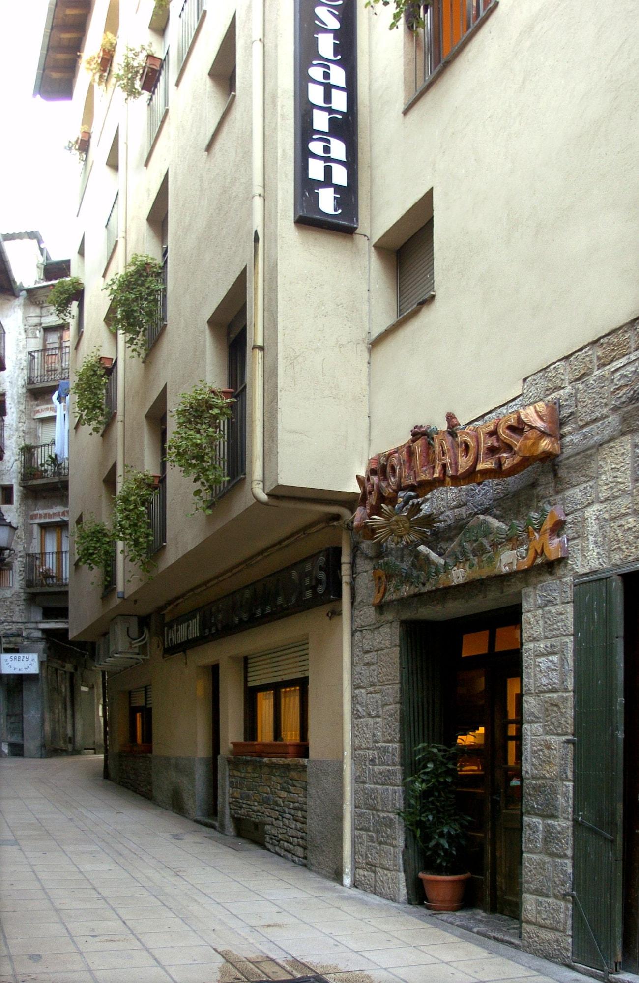 Vista Exterior Hostal Les Collades