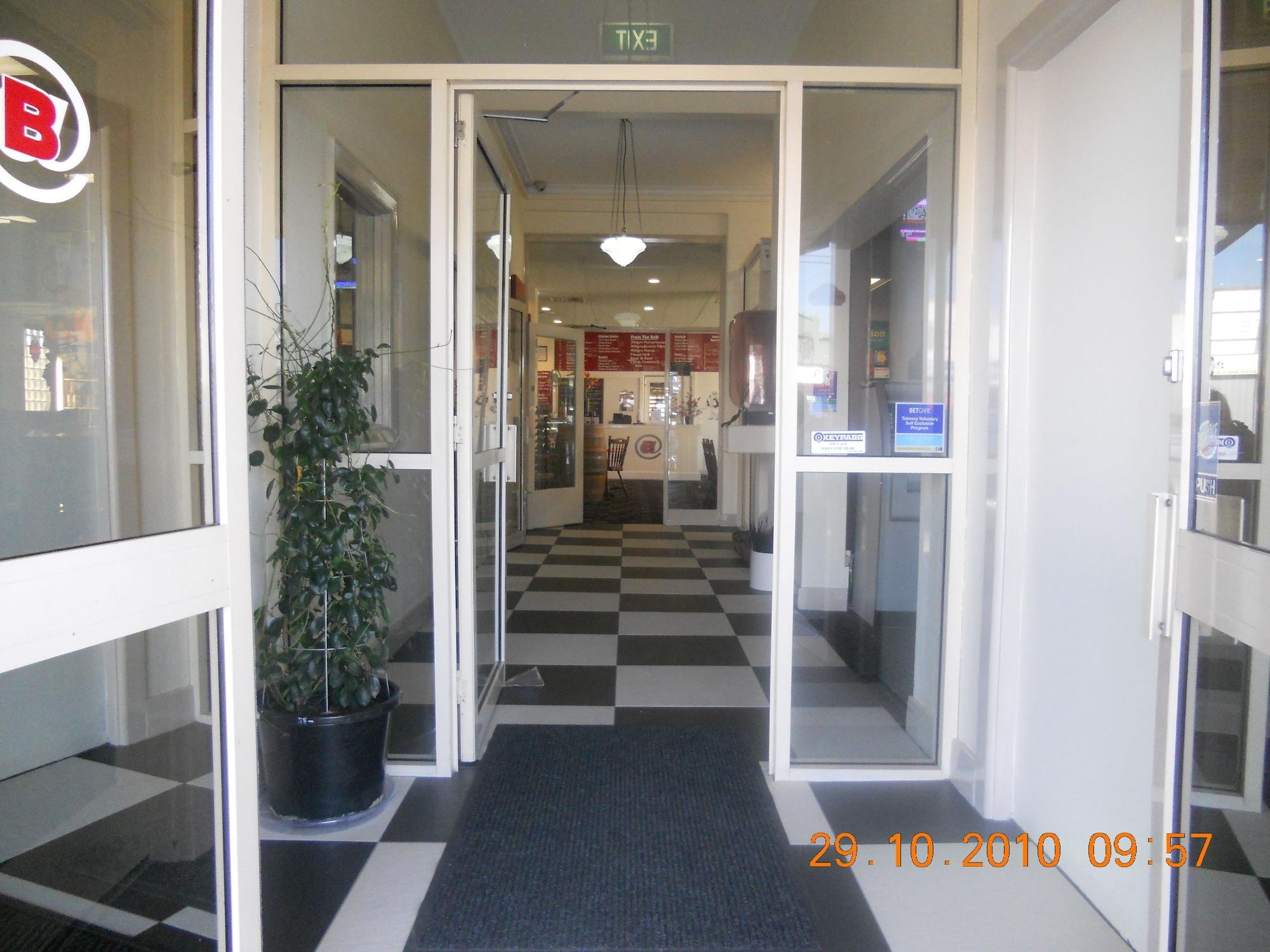 Vista Lobby Burkes Hotel Motel