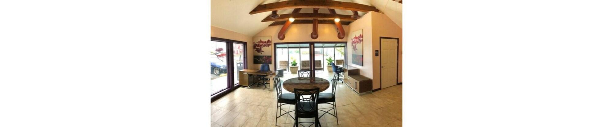 Vista Lobby APM Inn & Suites