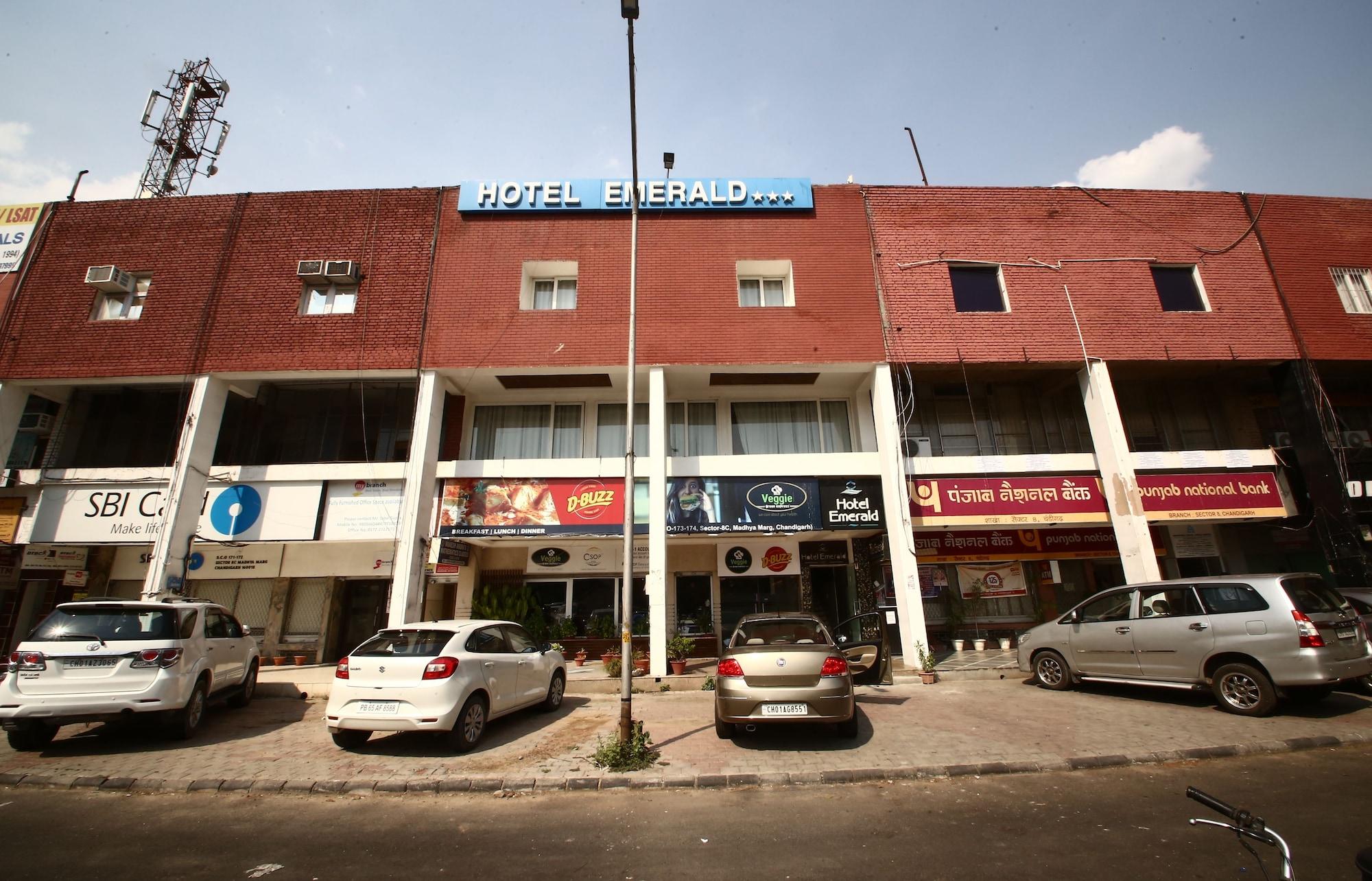 Vista Exterior Hotel Emerald