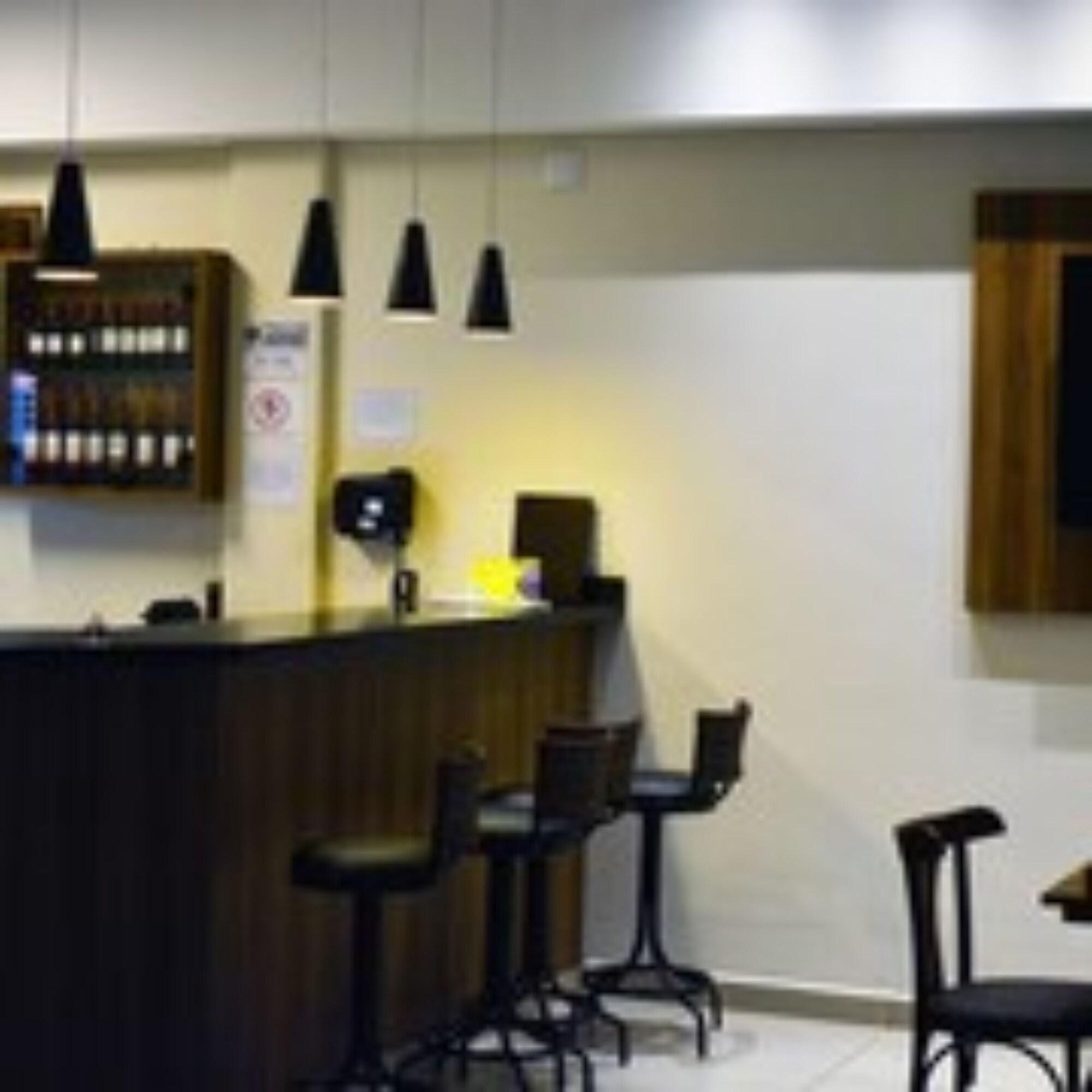 Bar/Salón Hotel Malibu Inn
