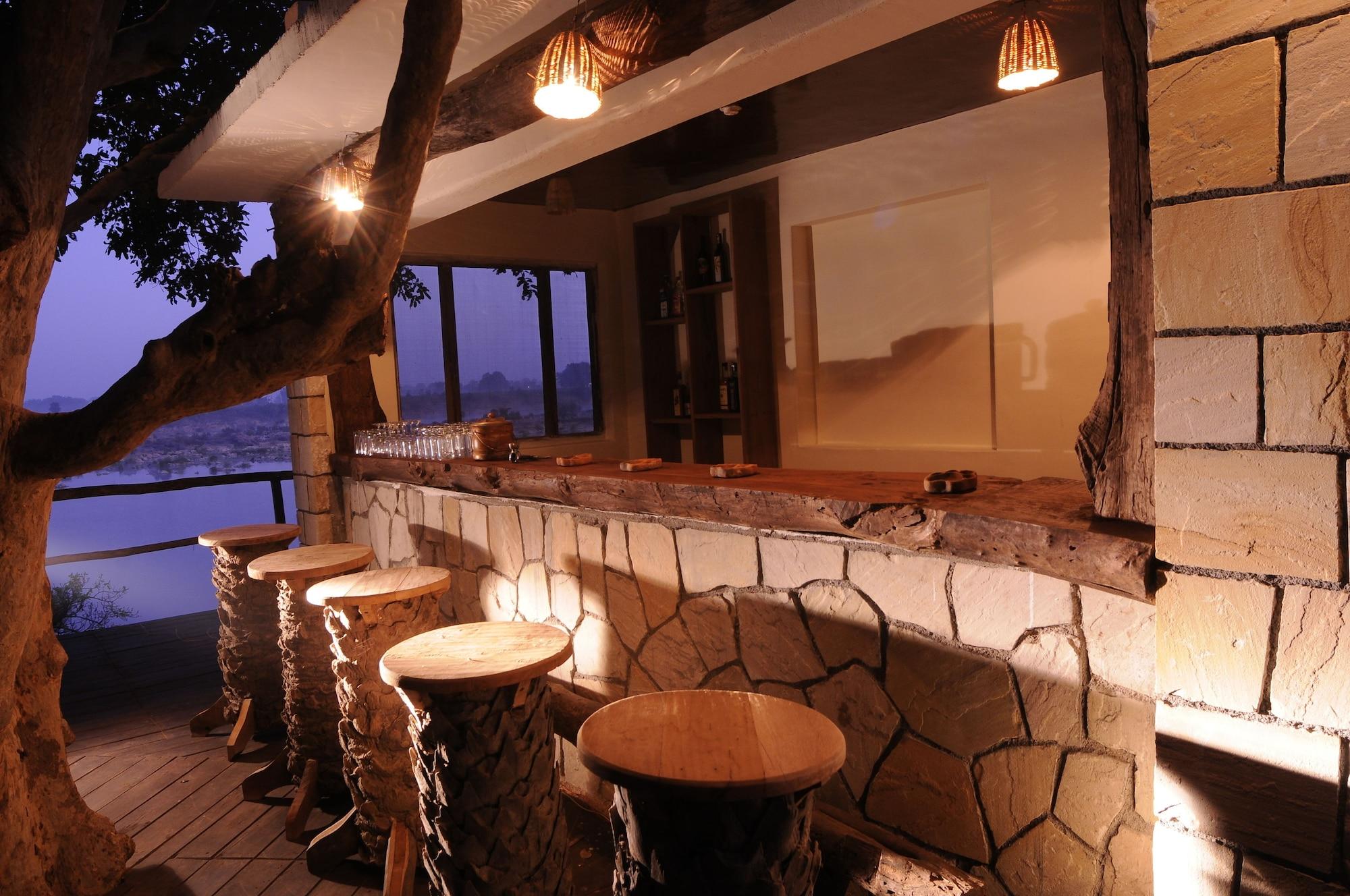 Bar/Salón Pugdundee Safaris - Ken River Lodge