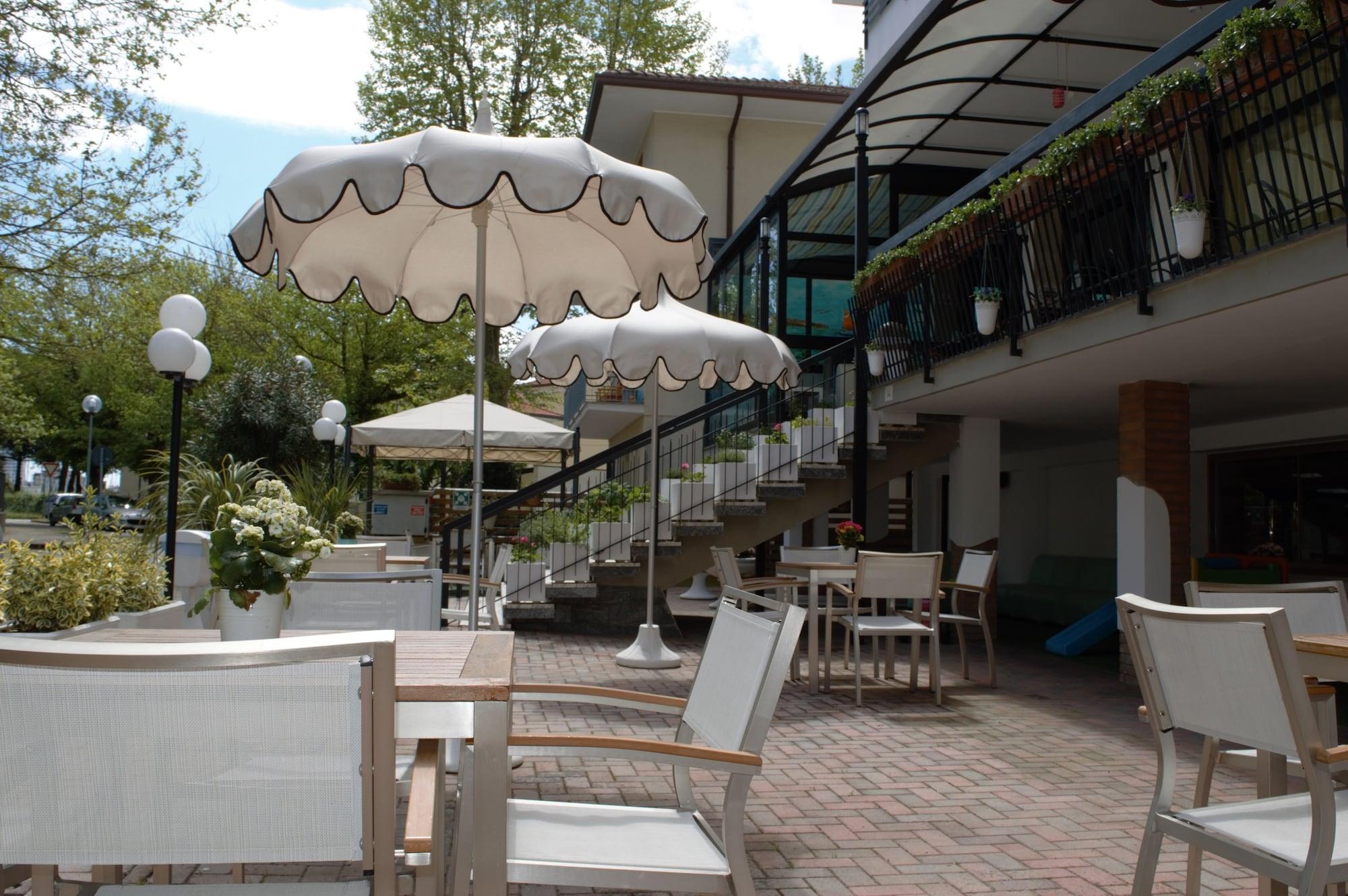 Vista Exterior Hotel Lux
