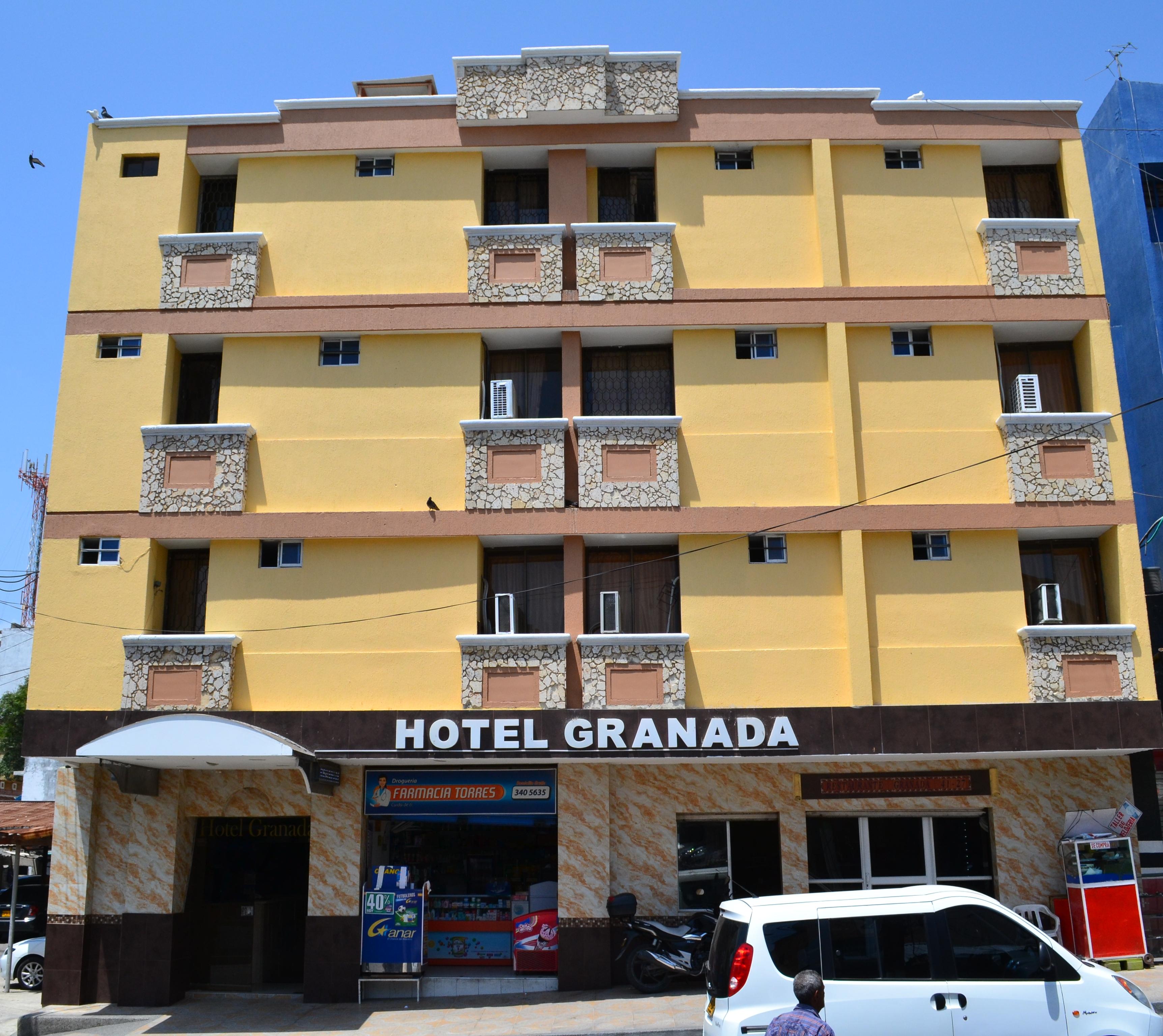 Vista da fachada Hotel Granada Inn