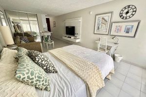 Alquiler Vacacional - Clean Studio Condo With Free Parking Near T-mobile