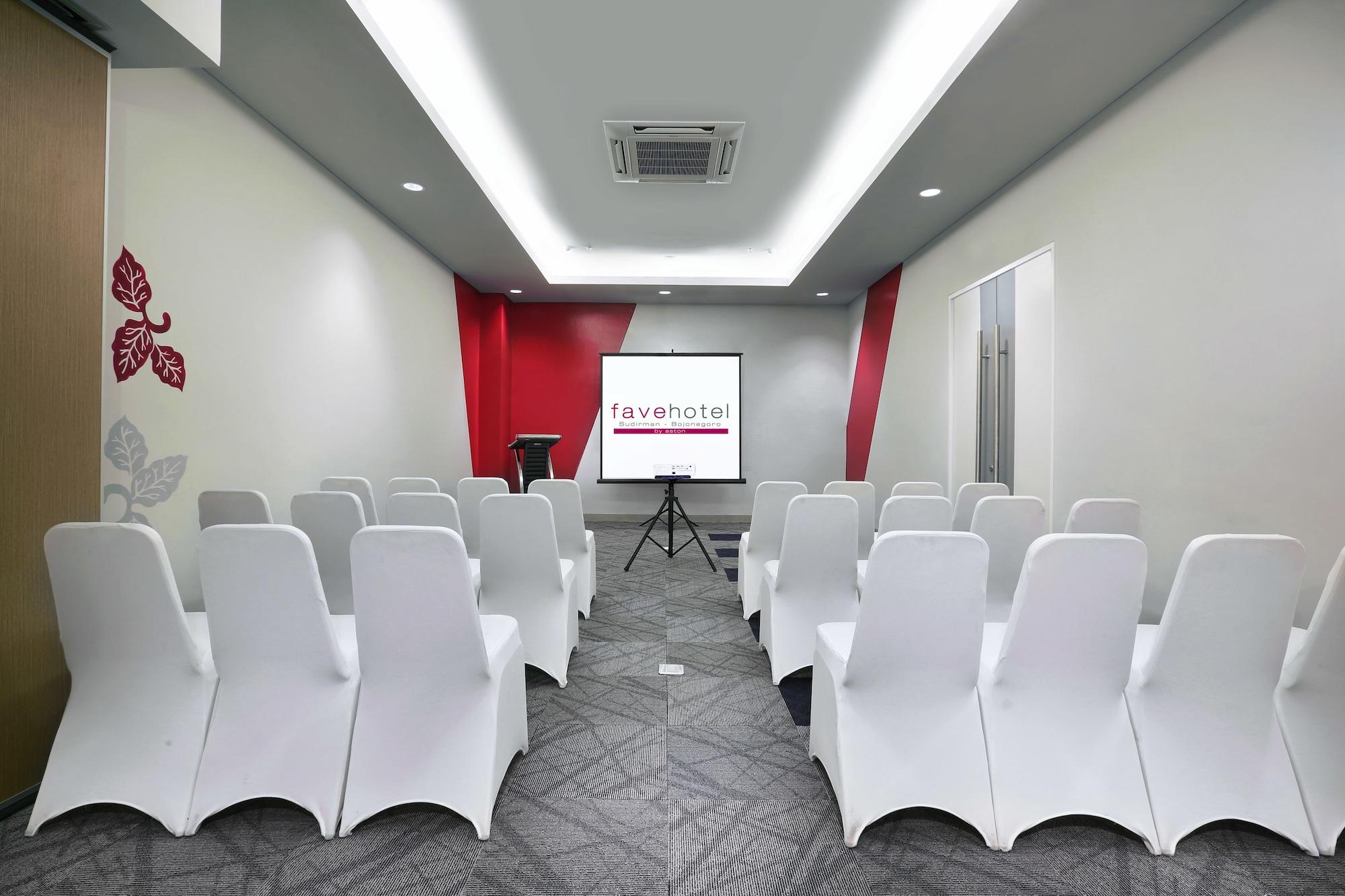 Sala de Reuniones favehotel Sudirman Bojonegoro