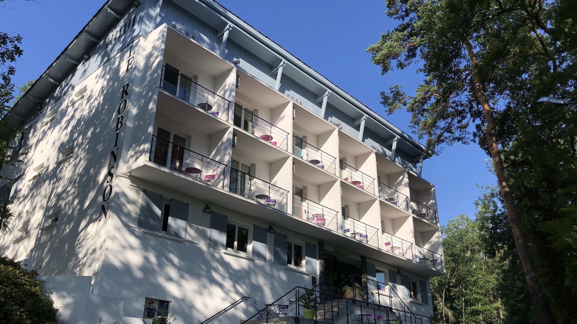 Varios Hôtel Robinson