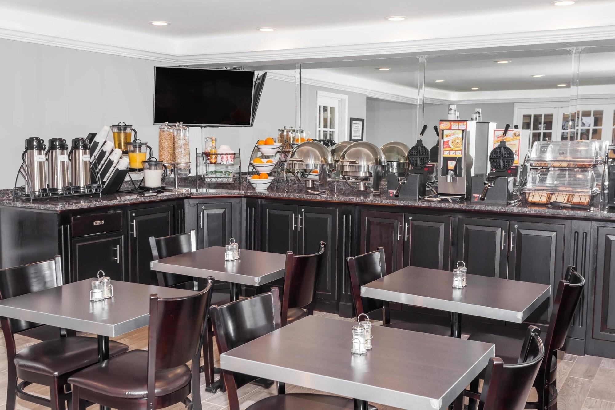 Restaurant Baymont by Wyndham Glenview