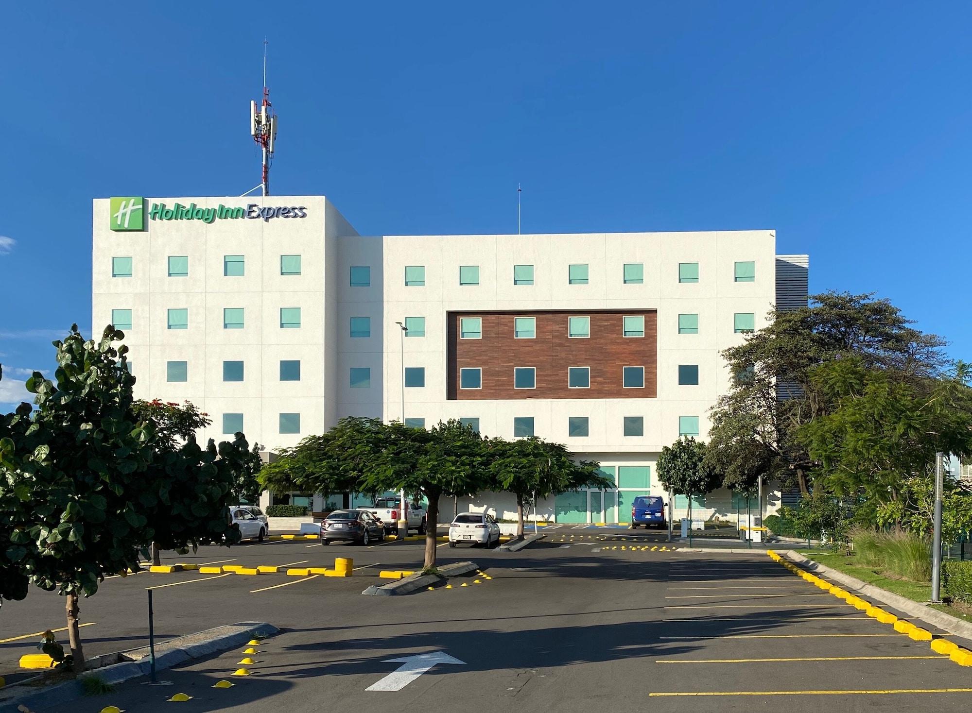 Vista Exterior Holiday Inn Express Guadalajara Iteso by IHG