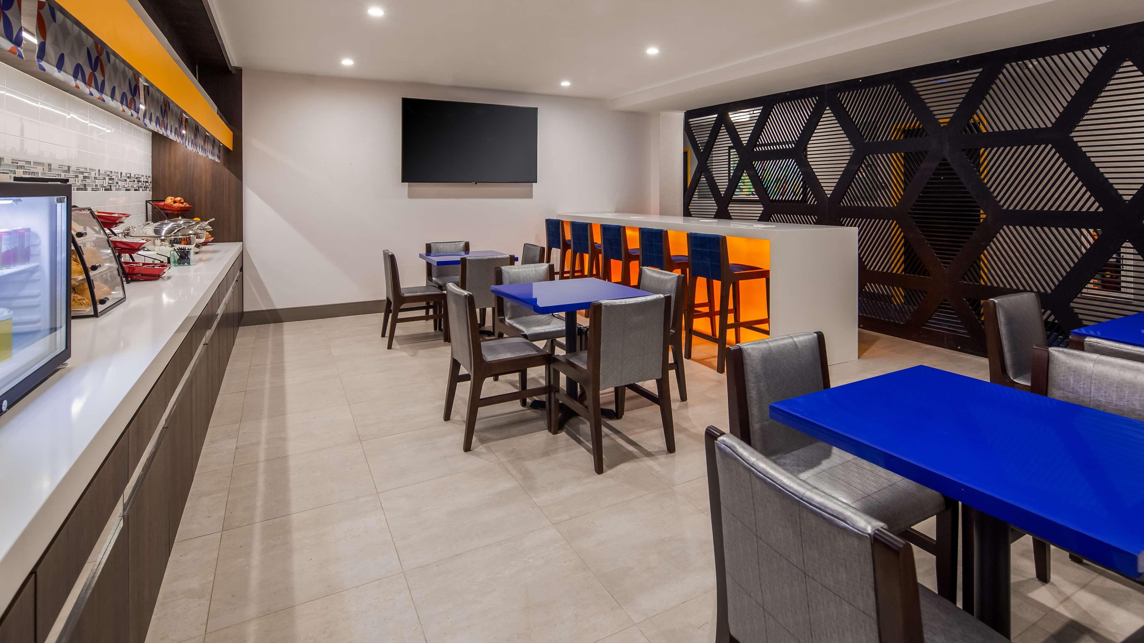 Restaurant GLō Best Western Brooklyn NYC