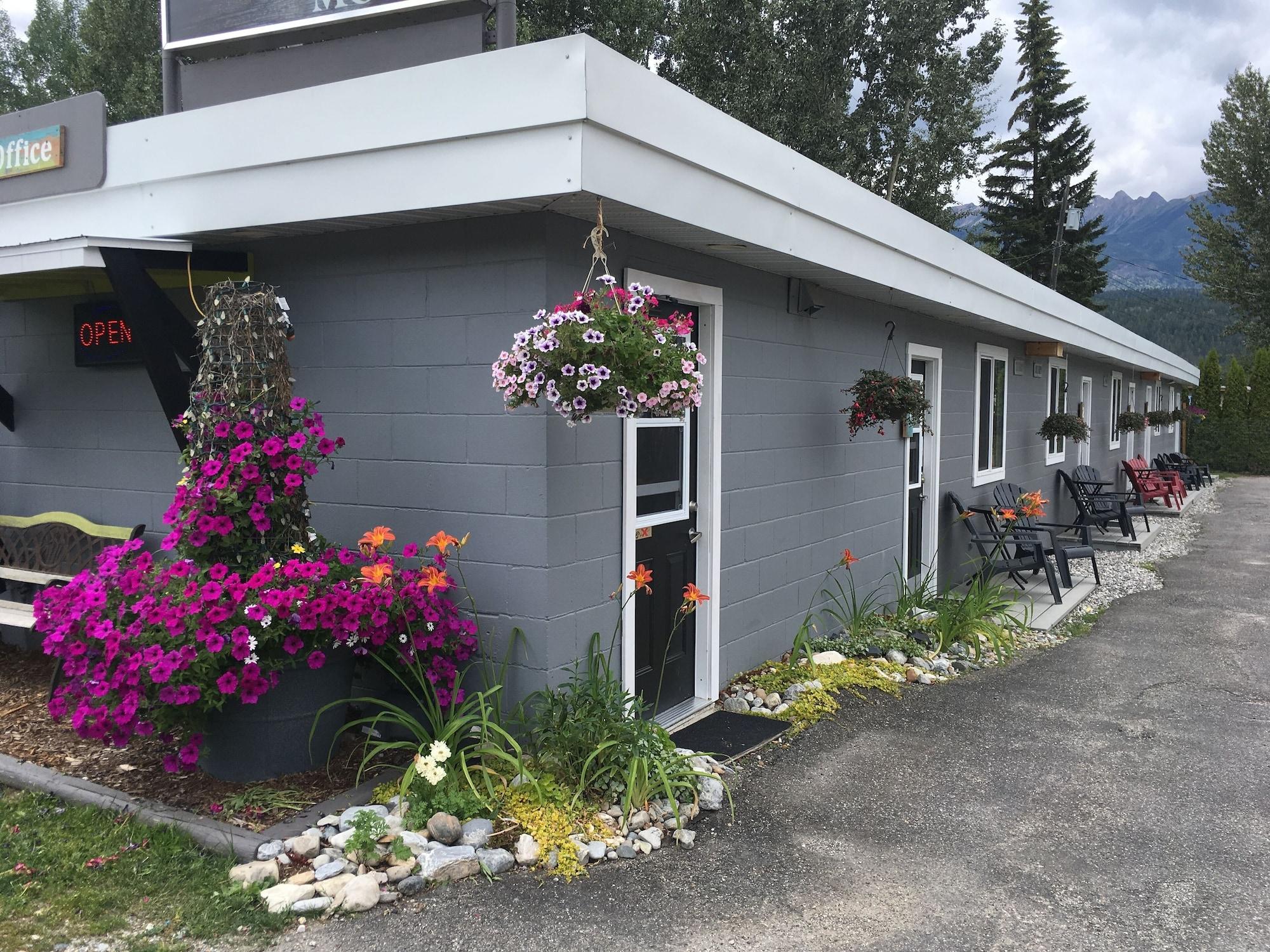 Vista Exterior Pinewood Inn