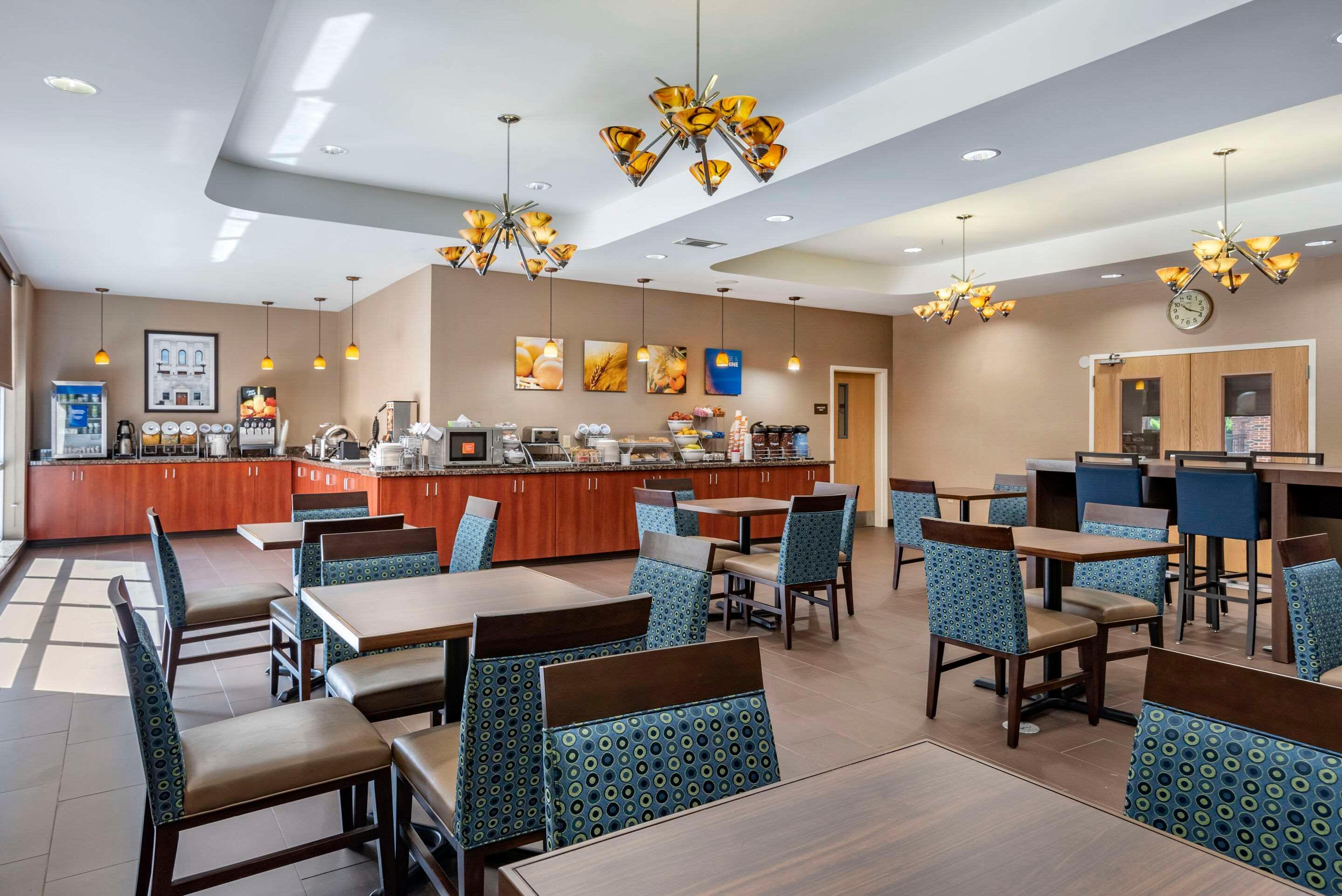Restaurant Comfort Suites Airport
