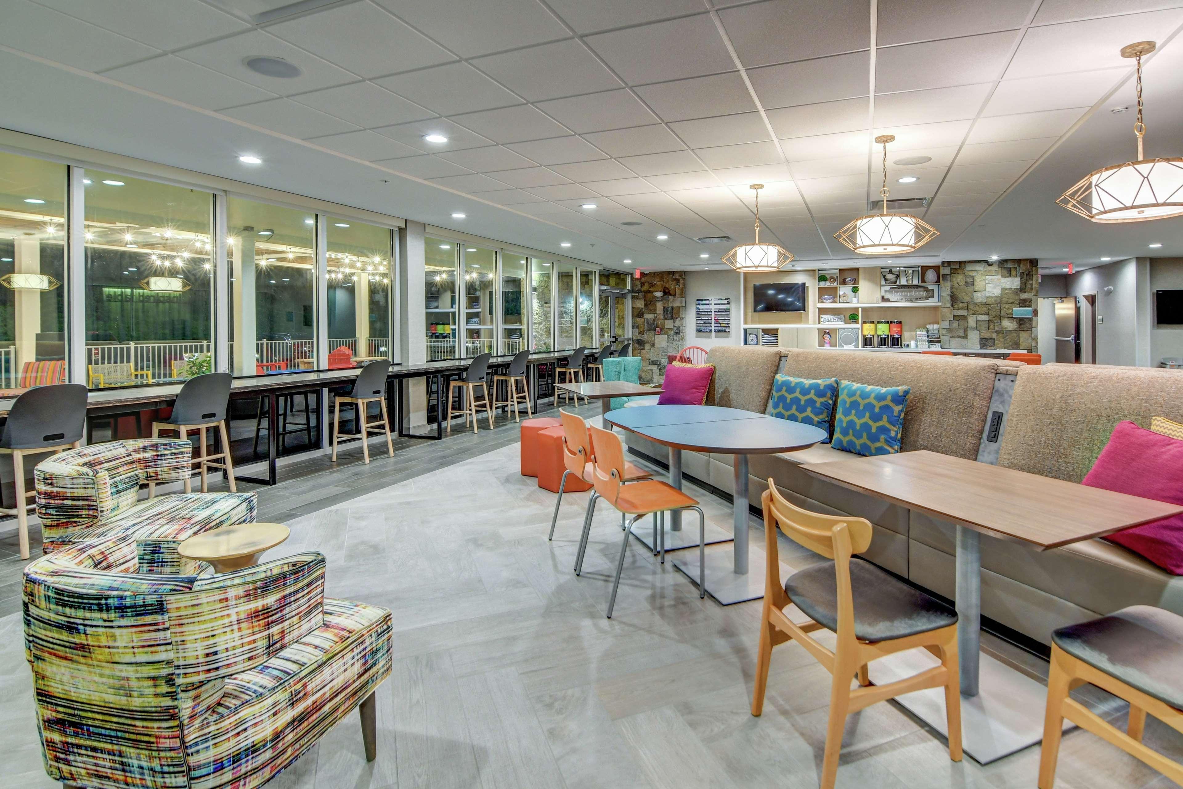 Vista Lobby Home2 Suites by Hilton Foley