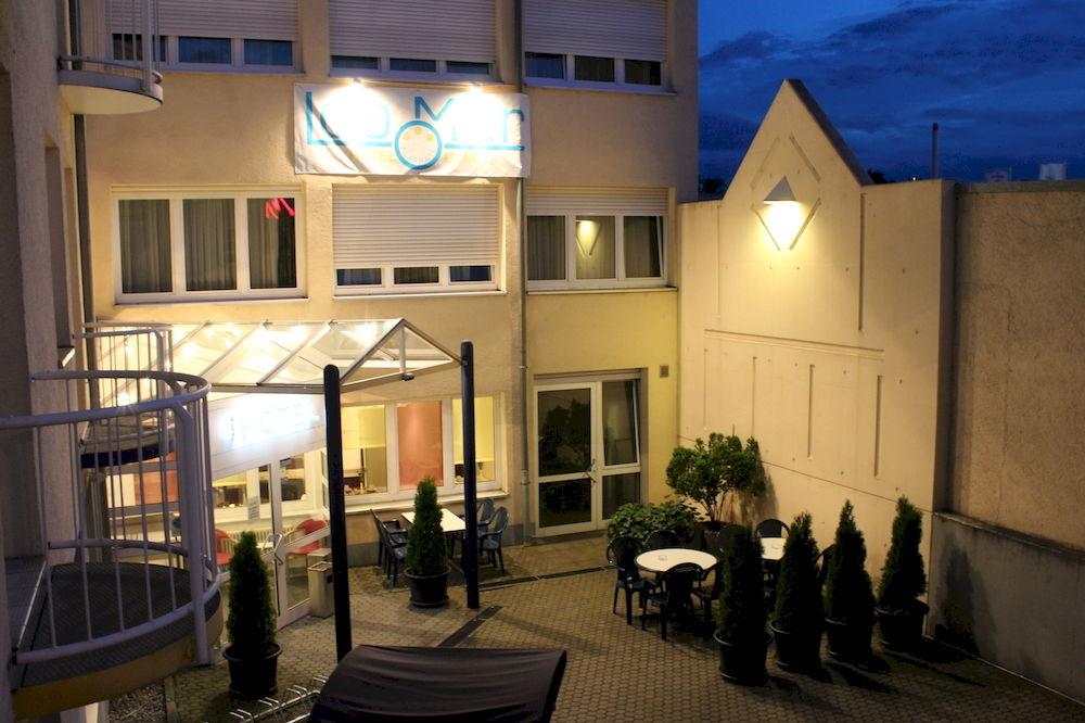 Varios LeoMar Hotel