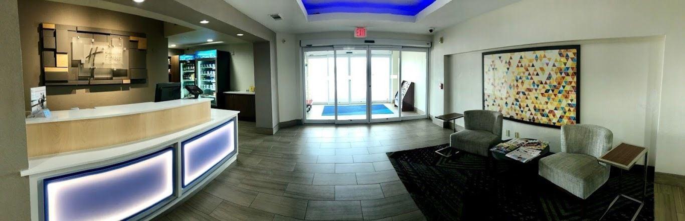 Vista Lobby Holiday Inn Express Hotel & Suites Decatur by IHG