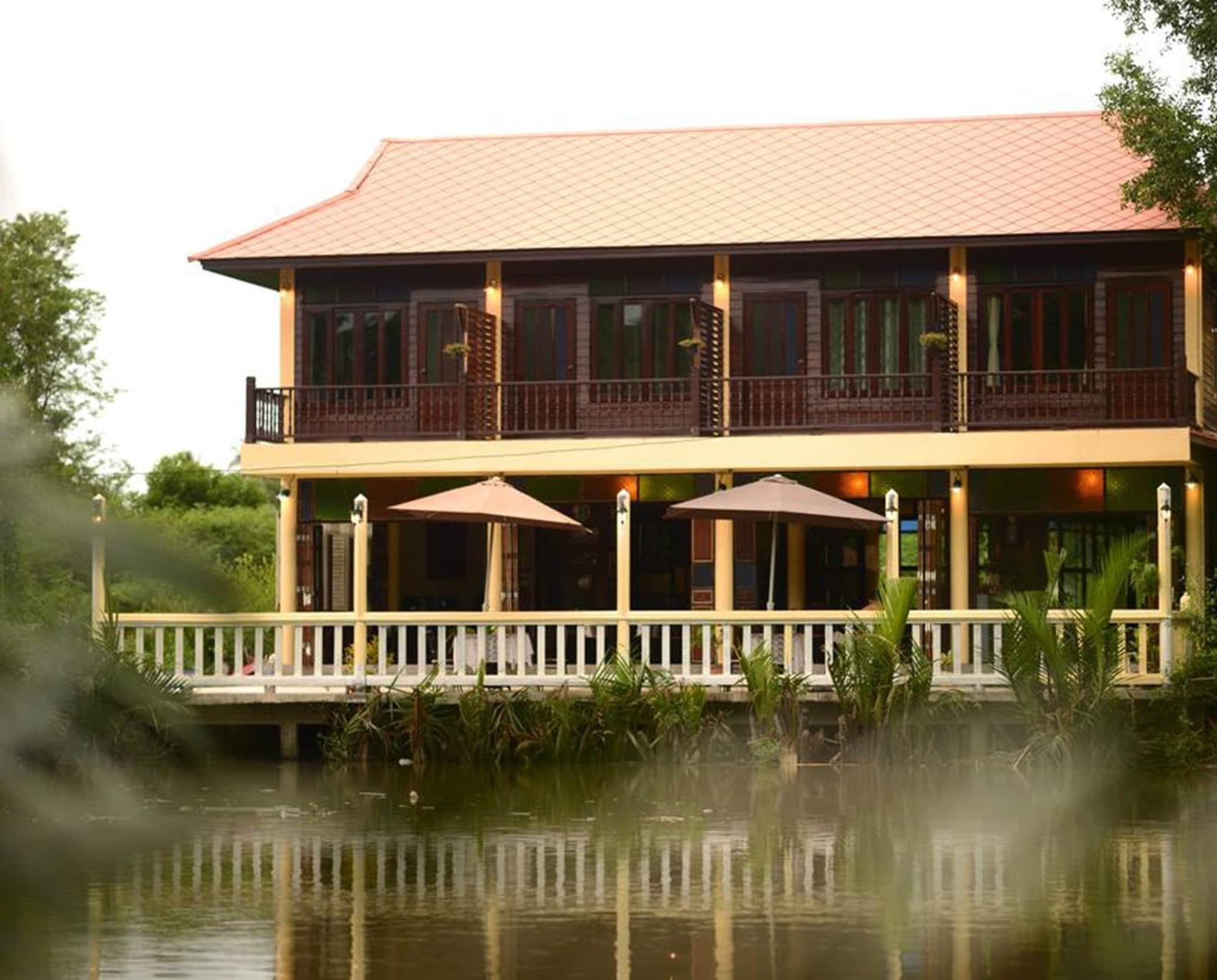 Vista Exterior River Jam Amphawa