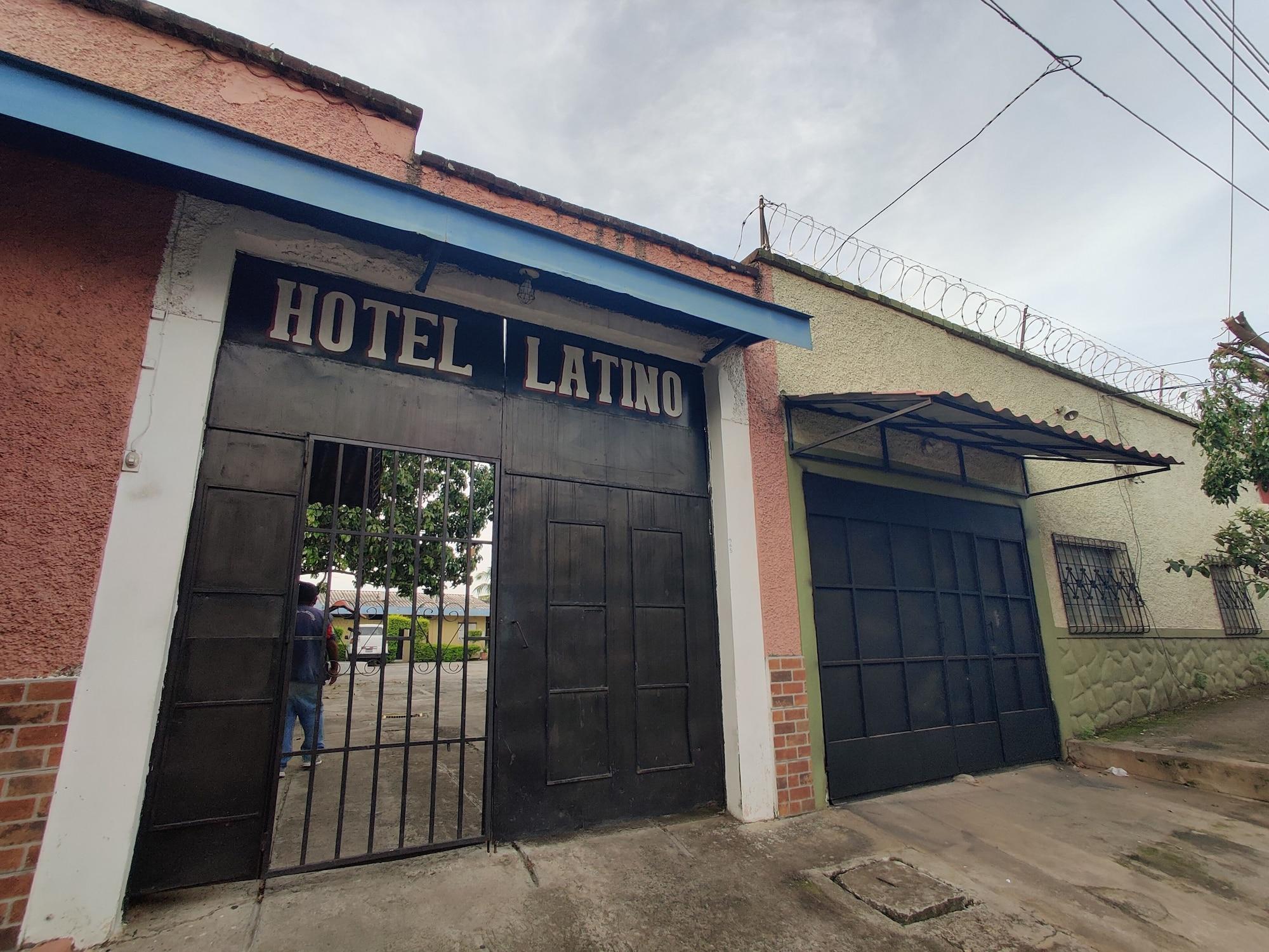 Vista Exterior Hotel Latino