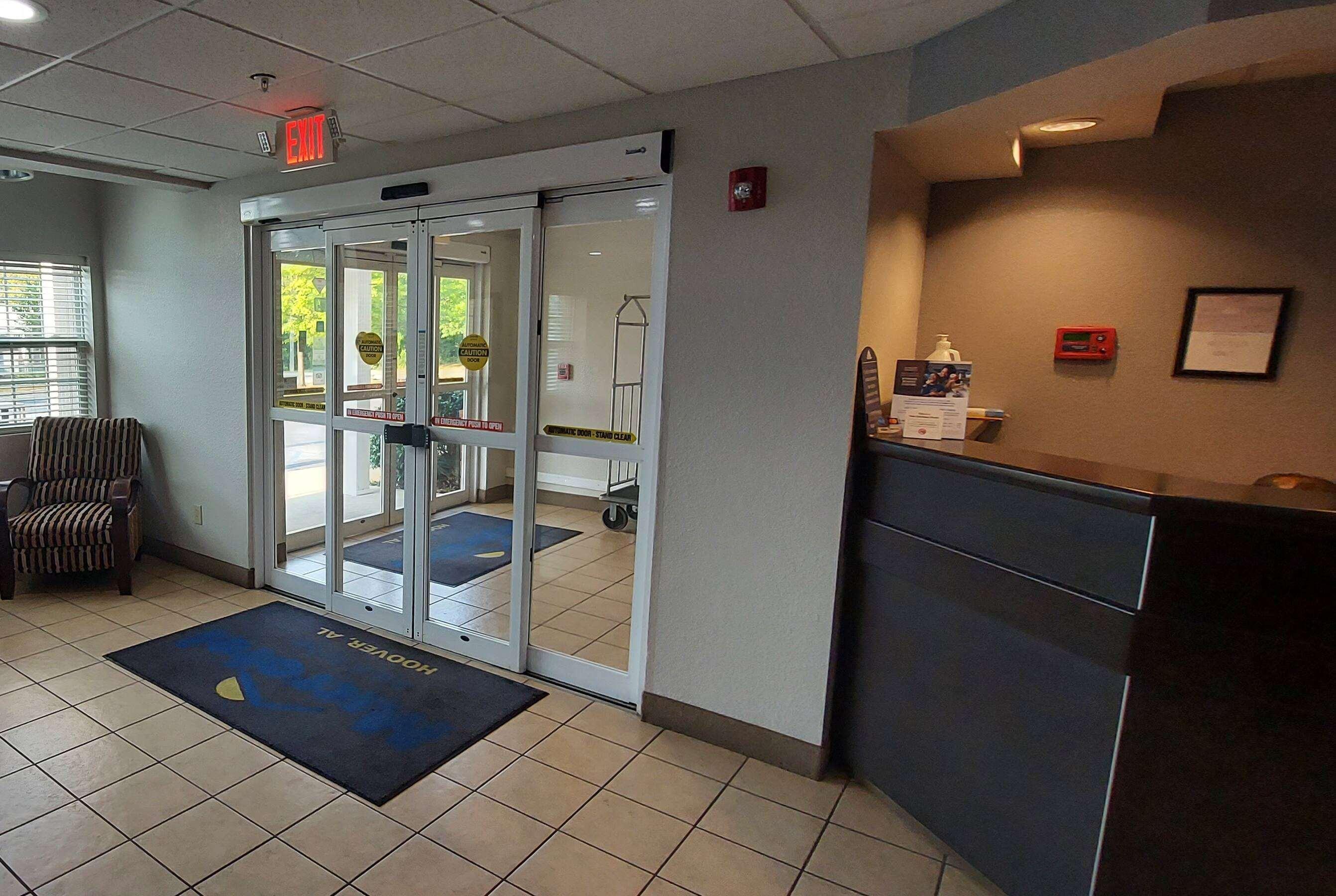 Vista Lobby Microtel Inn & Suites by Wyndham Hoover/Birmingham