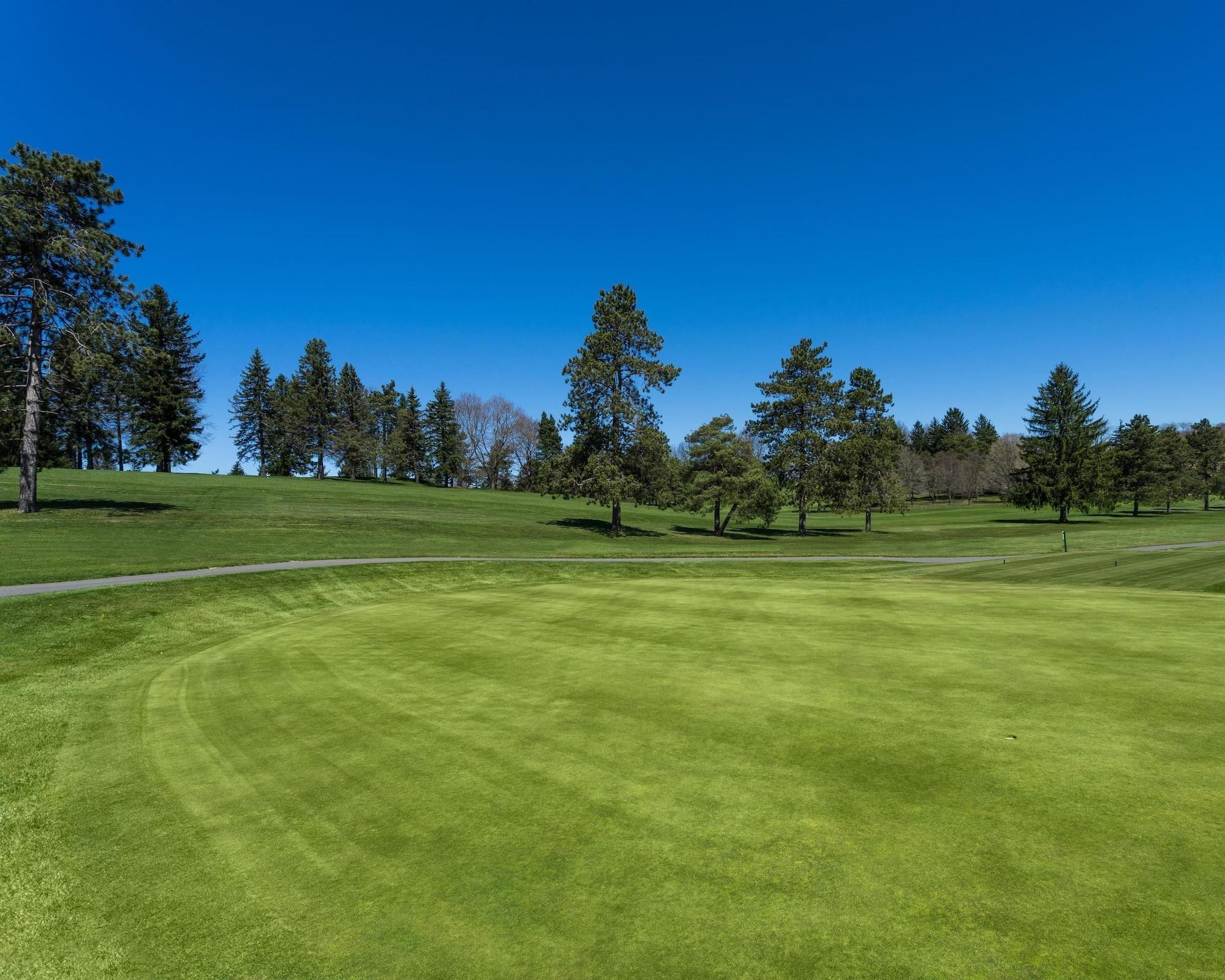 Vista Exterior Comfort Suites DuBois Country Club