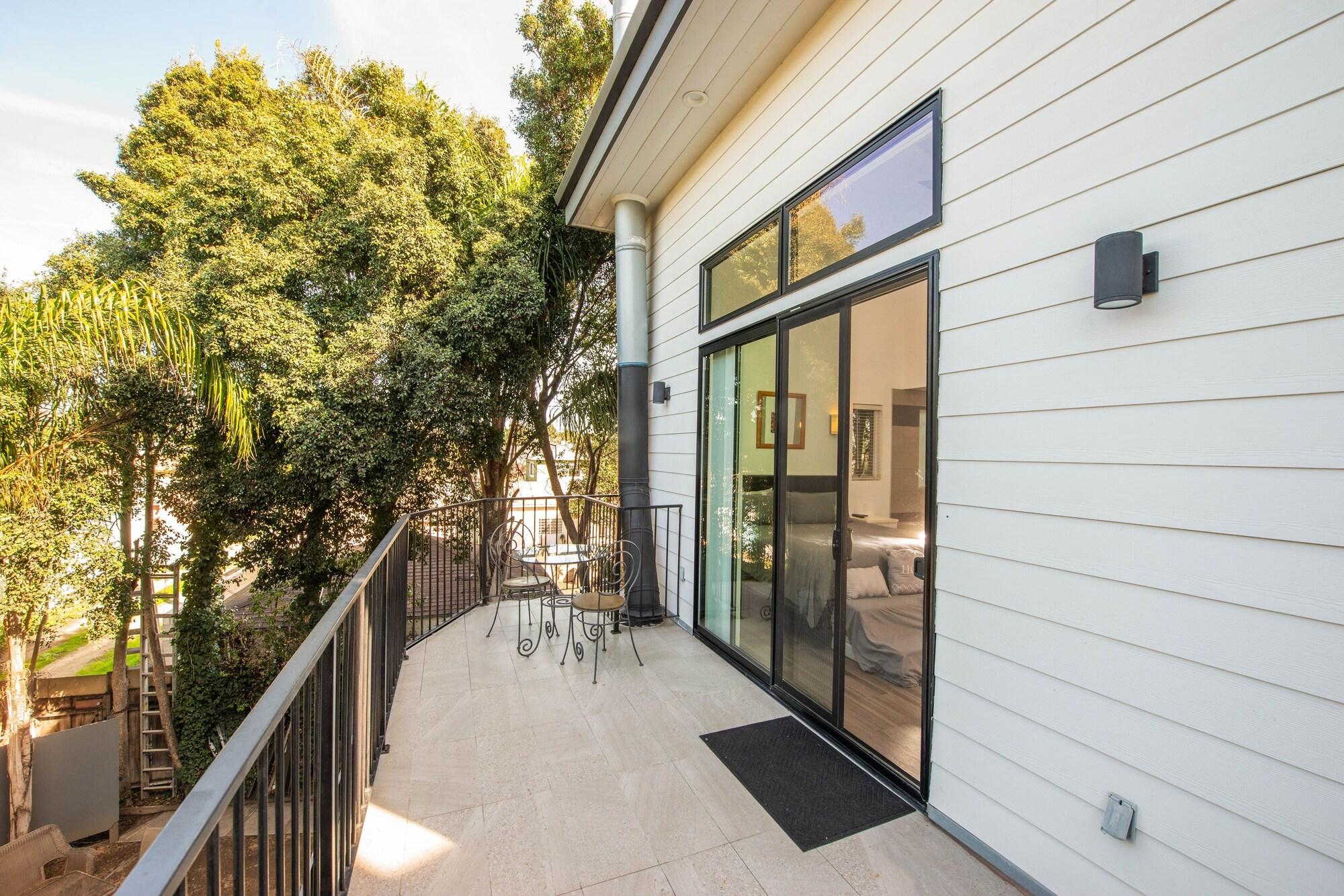 Comodidades del Alojamiento 2nd Story Masterpiece In Venice Beach 4 Bedroom Home by RedAwning