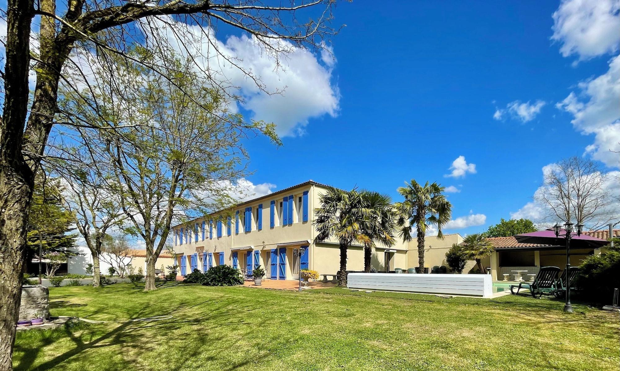 Vista Exterior Les Trois Cèdres