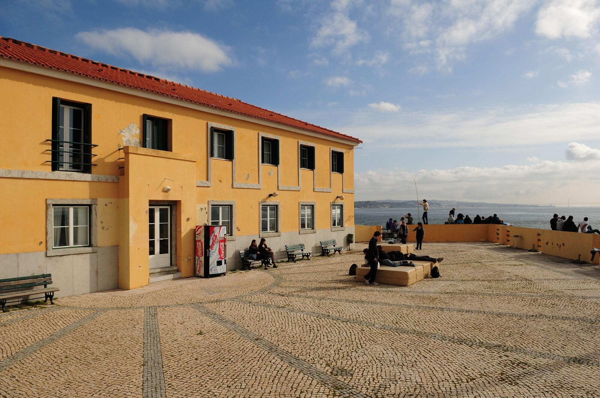 Vista Exterior HI Oeiras - Pousada de Juventude - Hostel