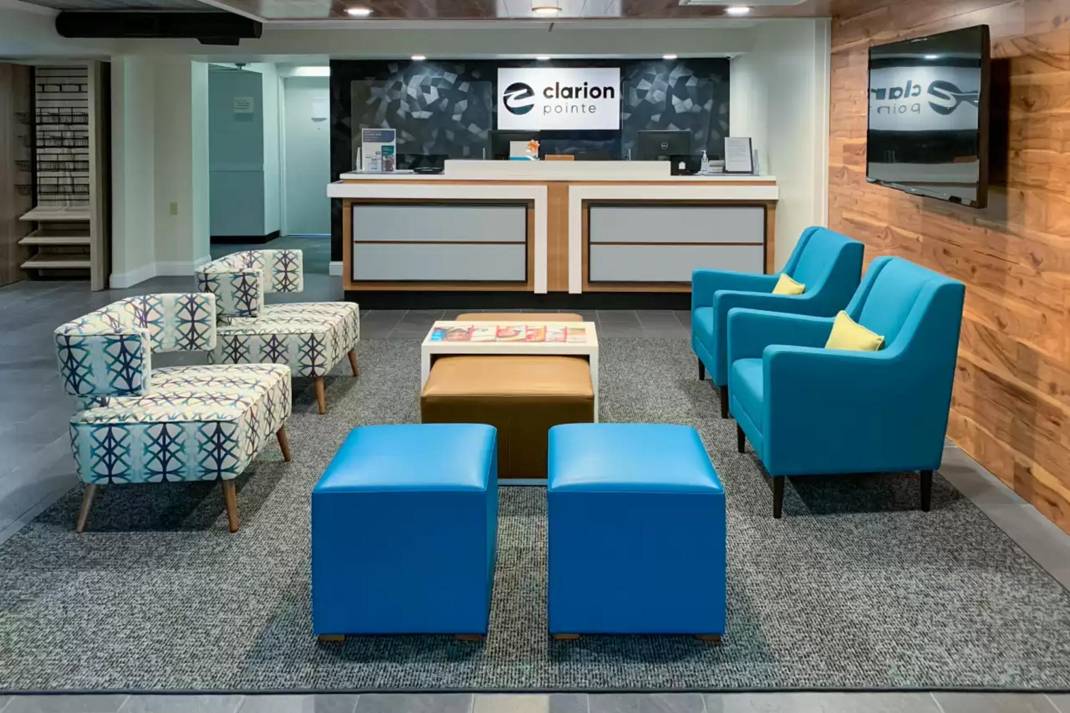 Vista Lobby Clarion Pointe Richmond North near University