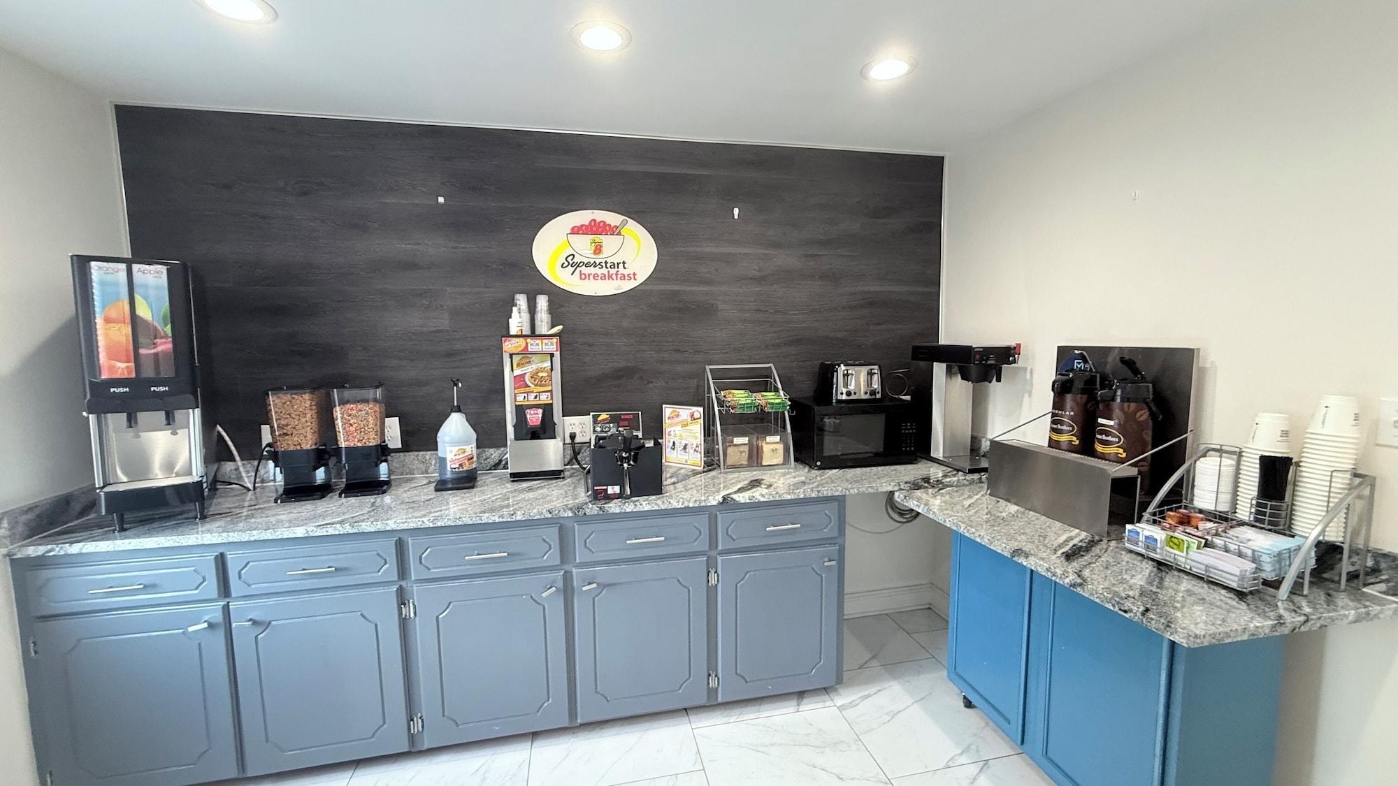 Restaurant Super 8 by Wyndham Monticello AR