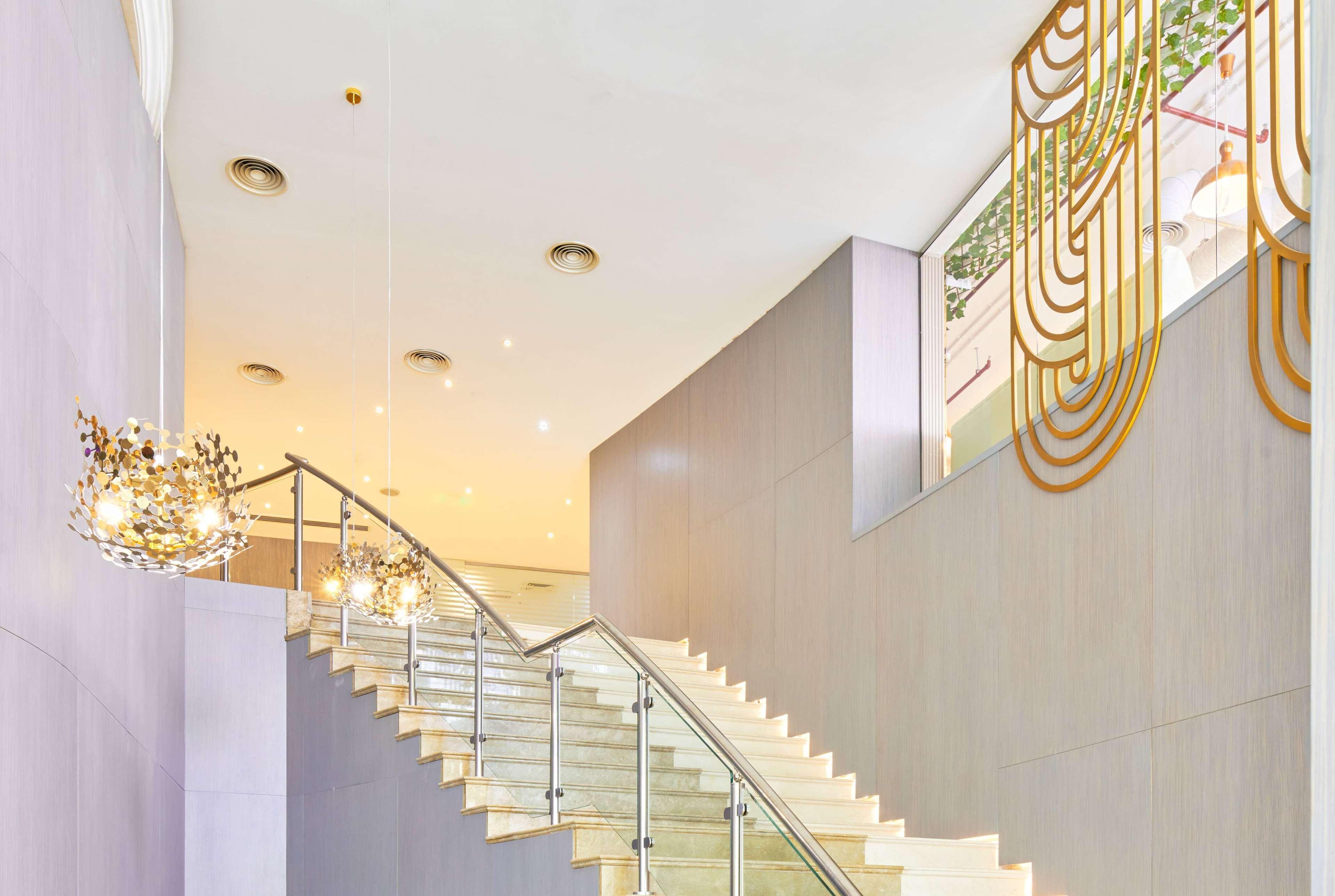 Vista Lobby Ramada By Wyndham Doha Old Town