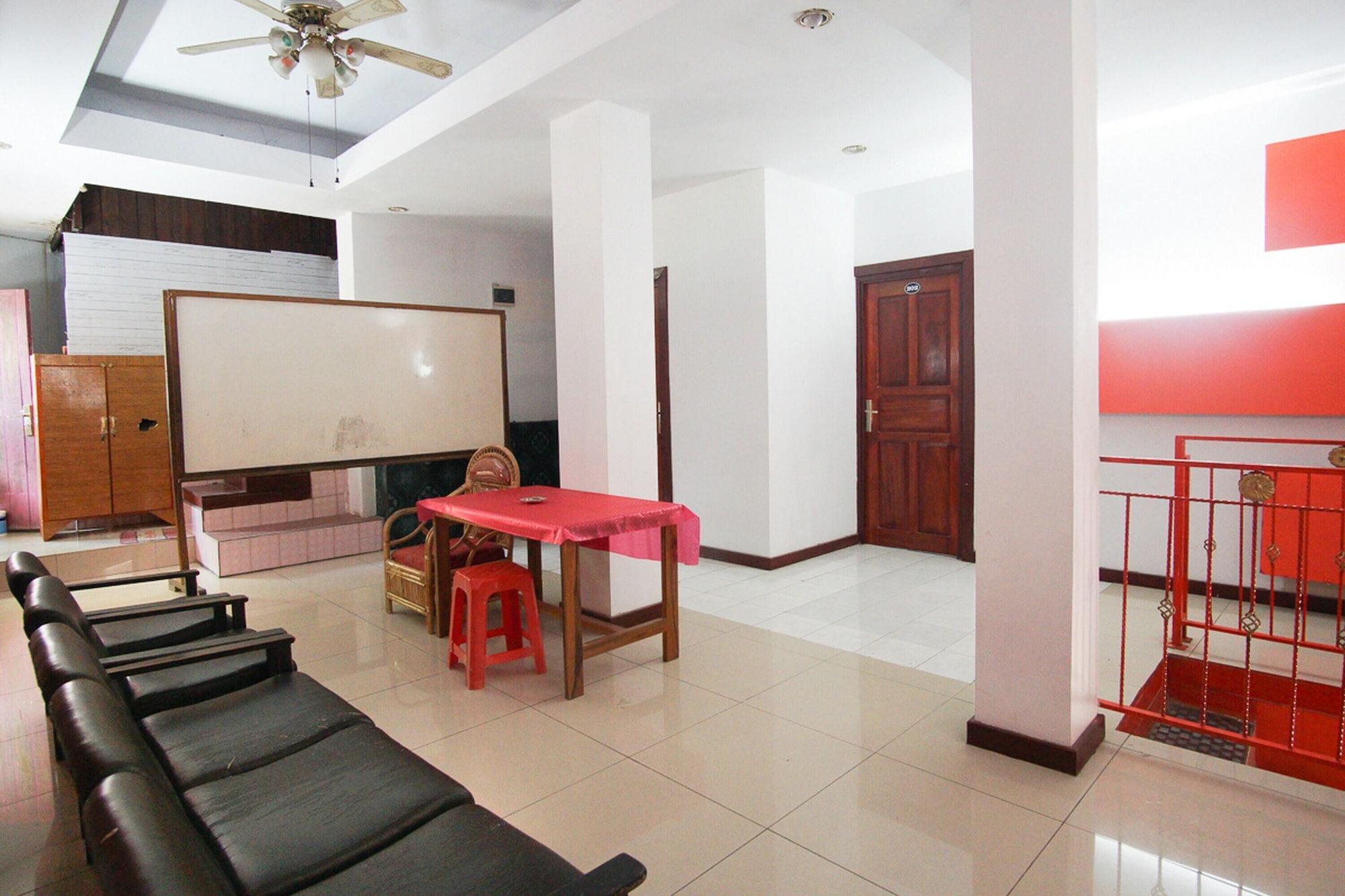 Vista Lobby RedDoorz near Mall Abepura