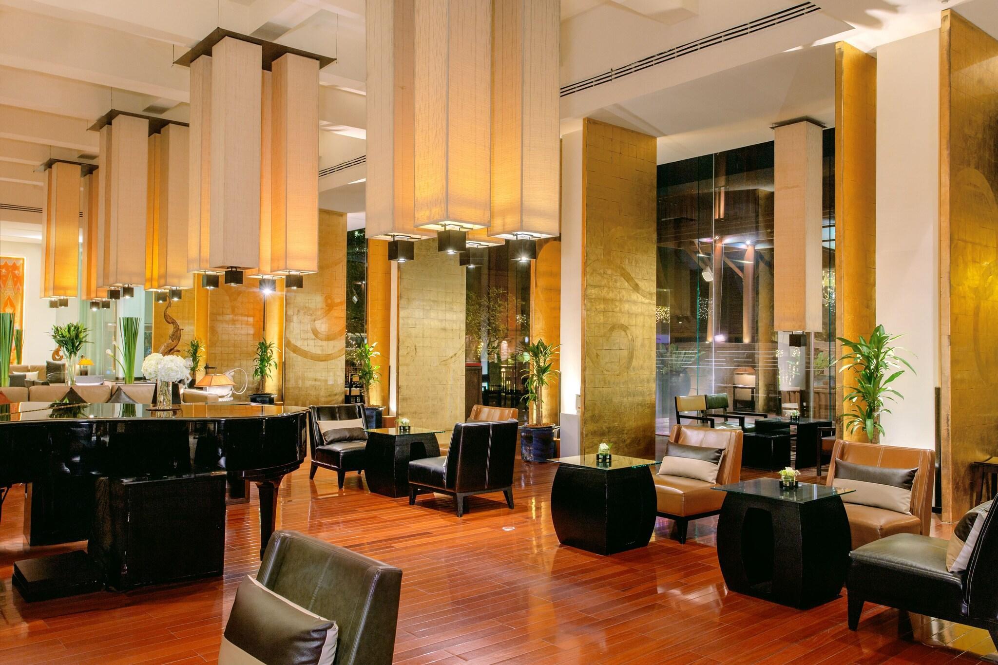 Vista Lobby Ramada Plaza by Wyndham Bangkok Menam Riverside